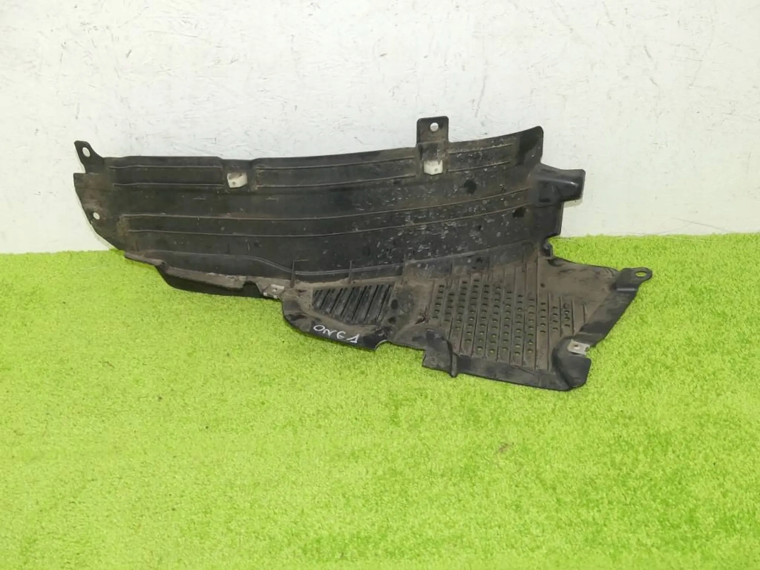 Подкрильник Перед Праве Audi Е-Тронke 18r-