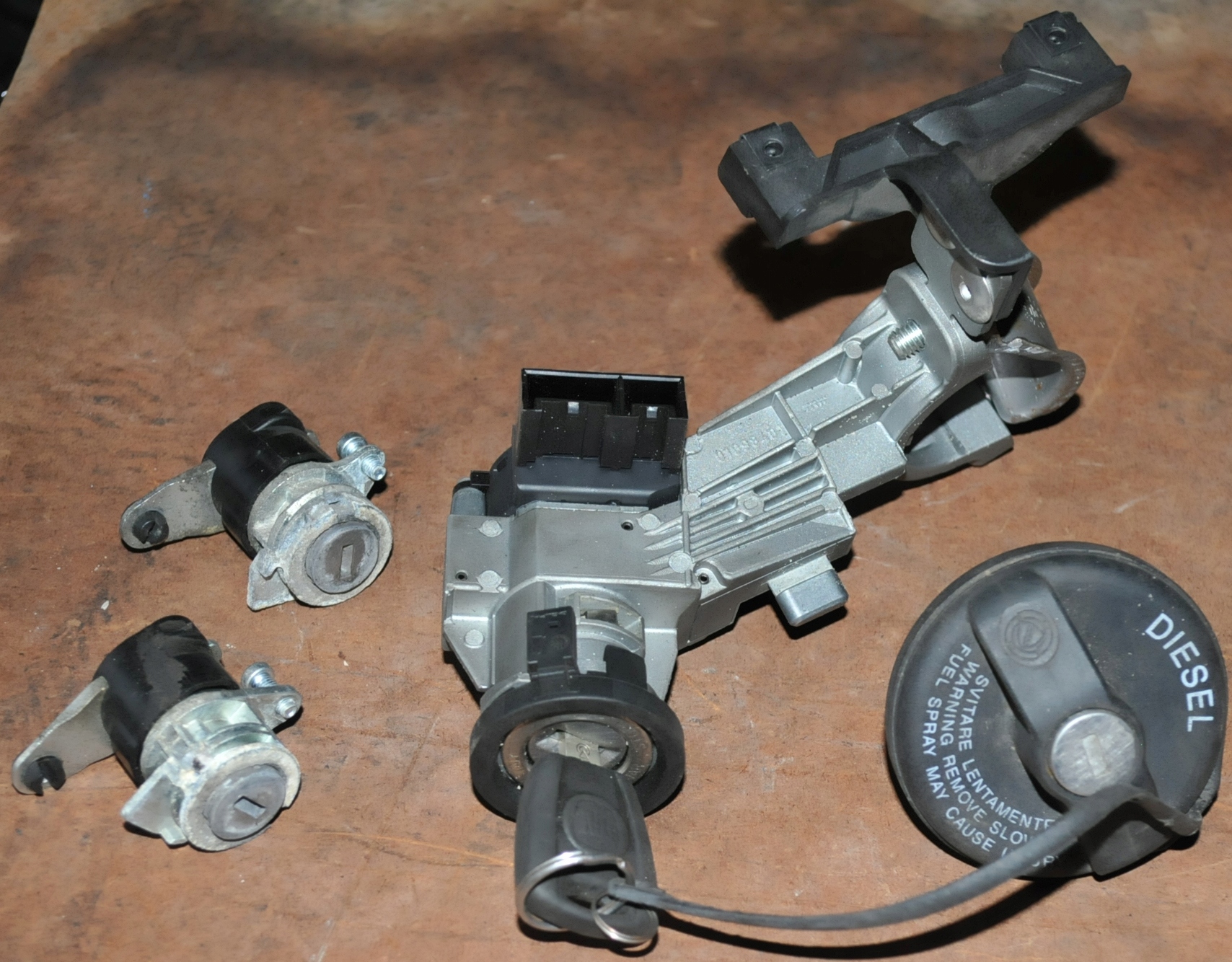 00519272790 - ЗАМОК ЗАЖИГАНИЯ КЛЮЧ ВСТАВКА ЗАМКА FIAT DOBLO II COMBO