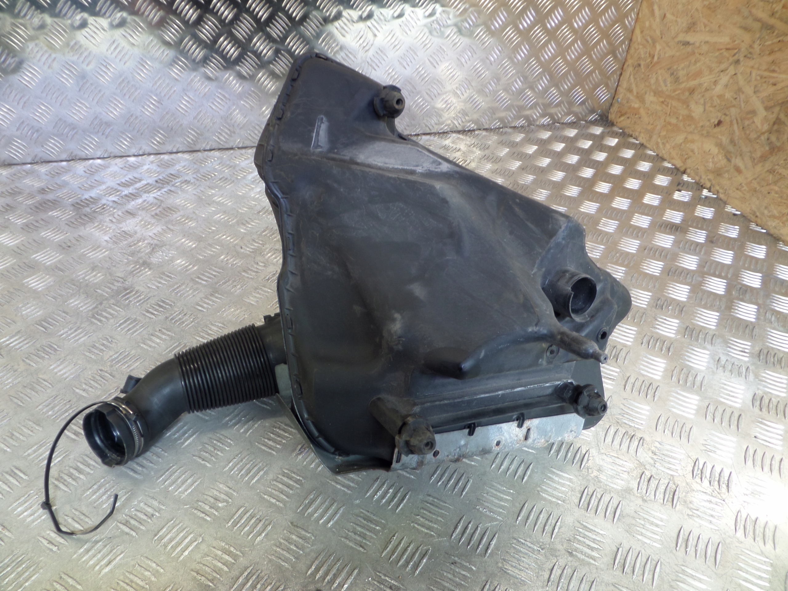 AUDI A6 C7 3,0TDI Gehäuse filter luft + Luftmassenmesser 4G0133838E