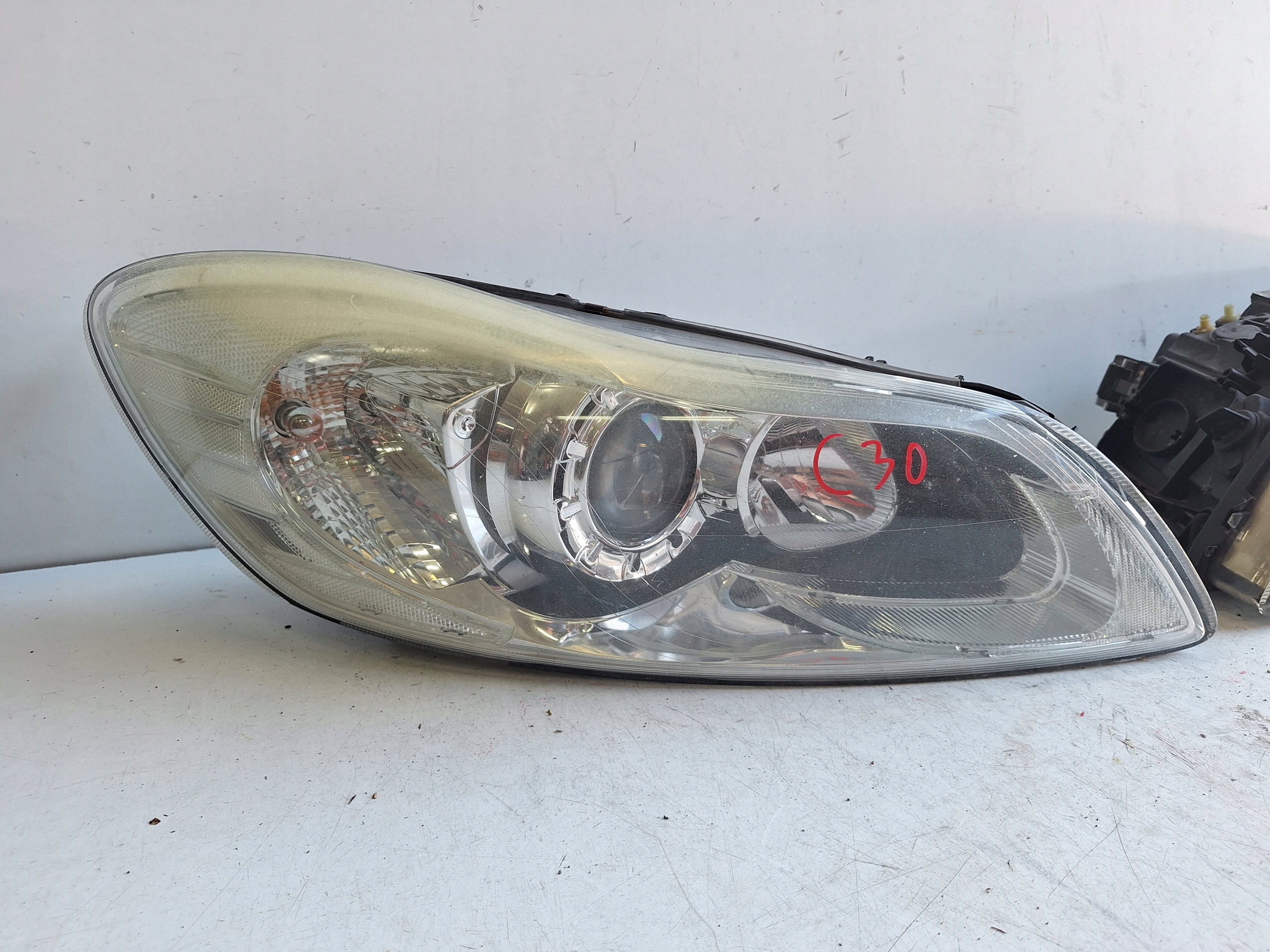 VOLVO C30 LIFT 09-12 light left UK