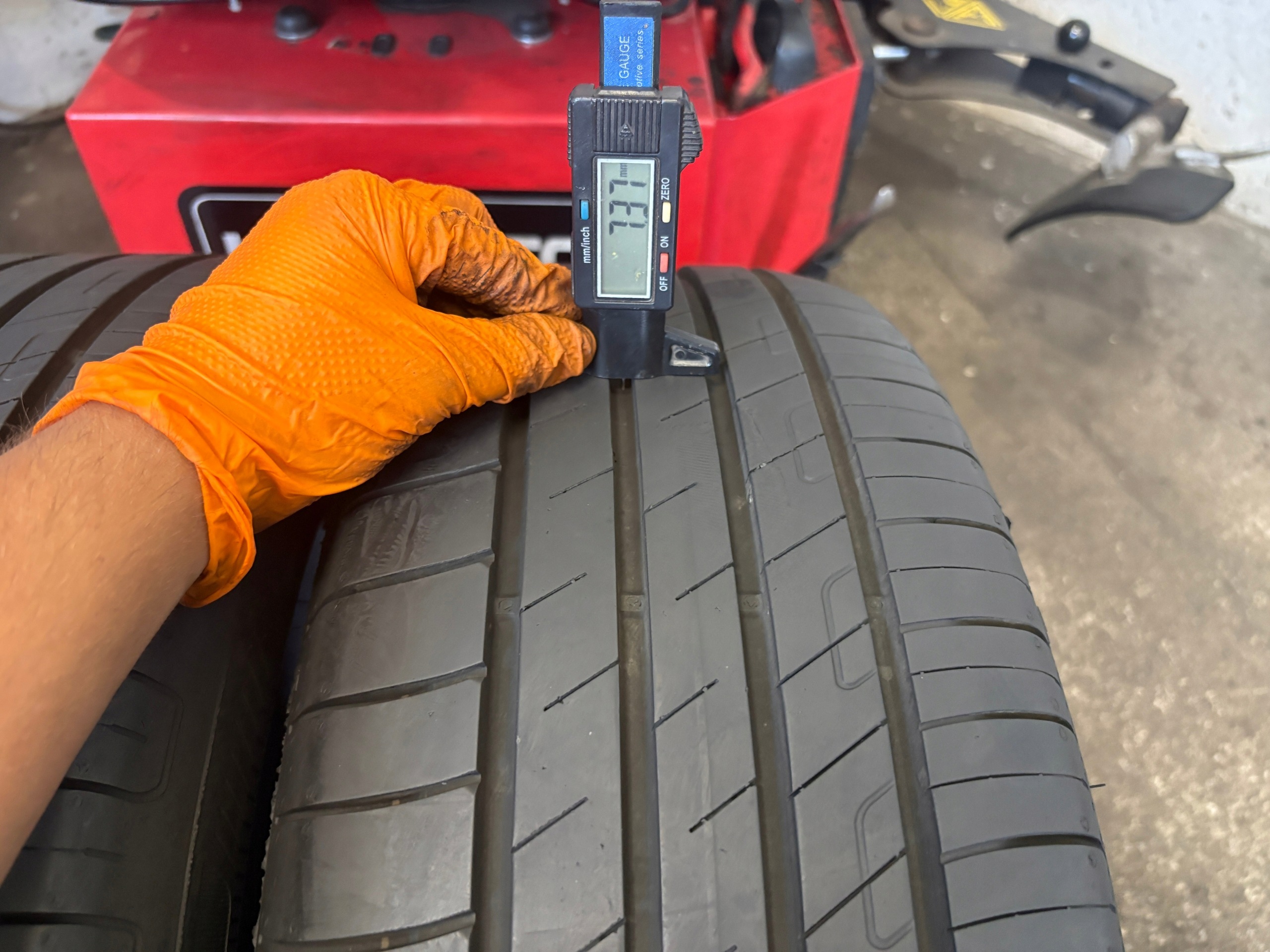 2 tyres summer 215/60R16 Goodyear EfficientGrip Performance as new 7,5mm