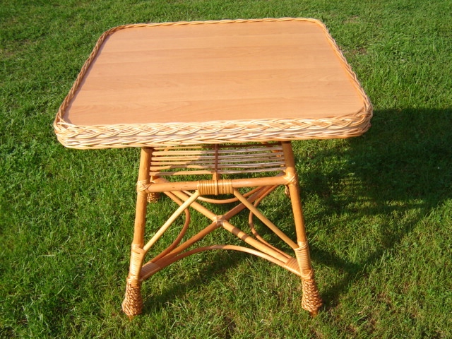 STOLIK Z WIKLINY, BLAT Z PŁYTY MDF - KWADRATOWY Kod producenta STOL-KW