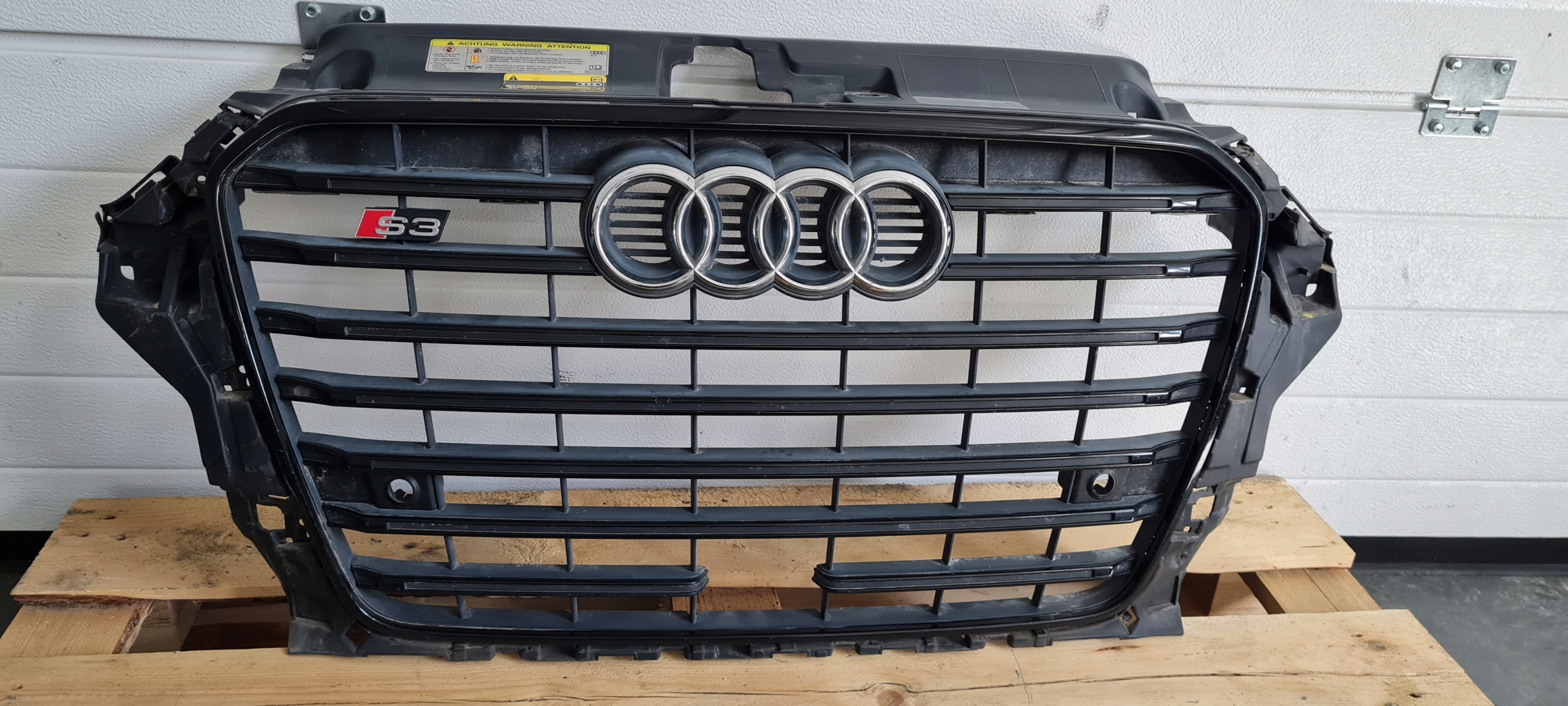 S3v СЕДАН A3 РЕШЕТКА РАДИАТОРА РЕШЁТКА БАМПЕРА ПОД РАДАР ПАРКТРОНИК CZARNA BLACKv5853651e