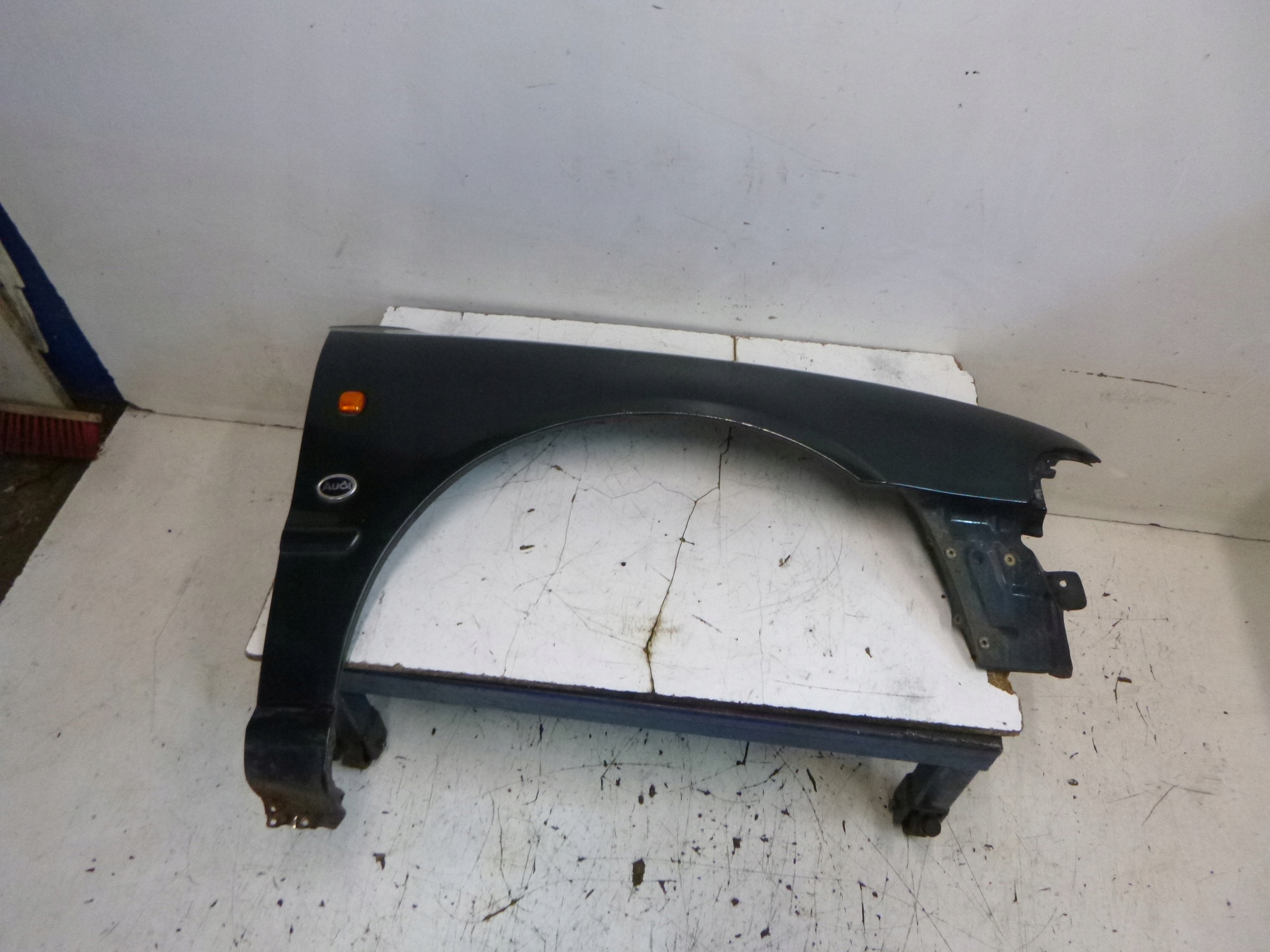 parafango Destra Audi A4 B5 1997r. LY6P MALOWANY!!!