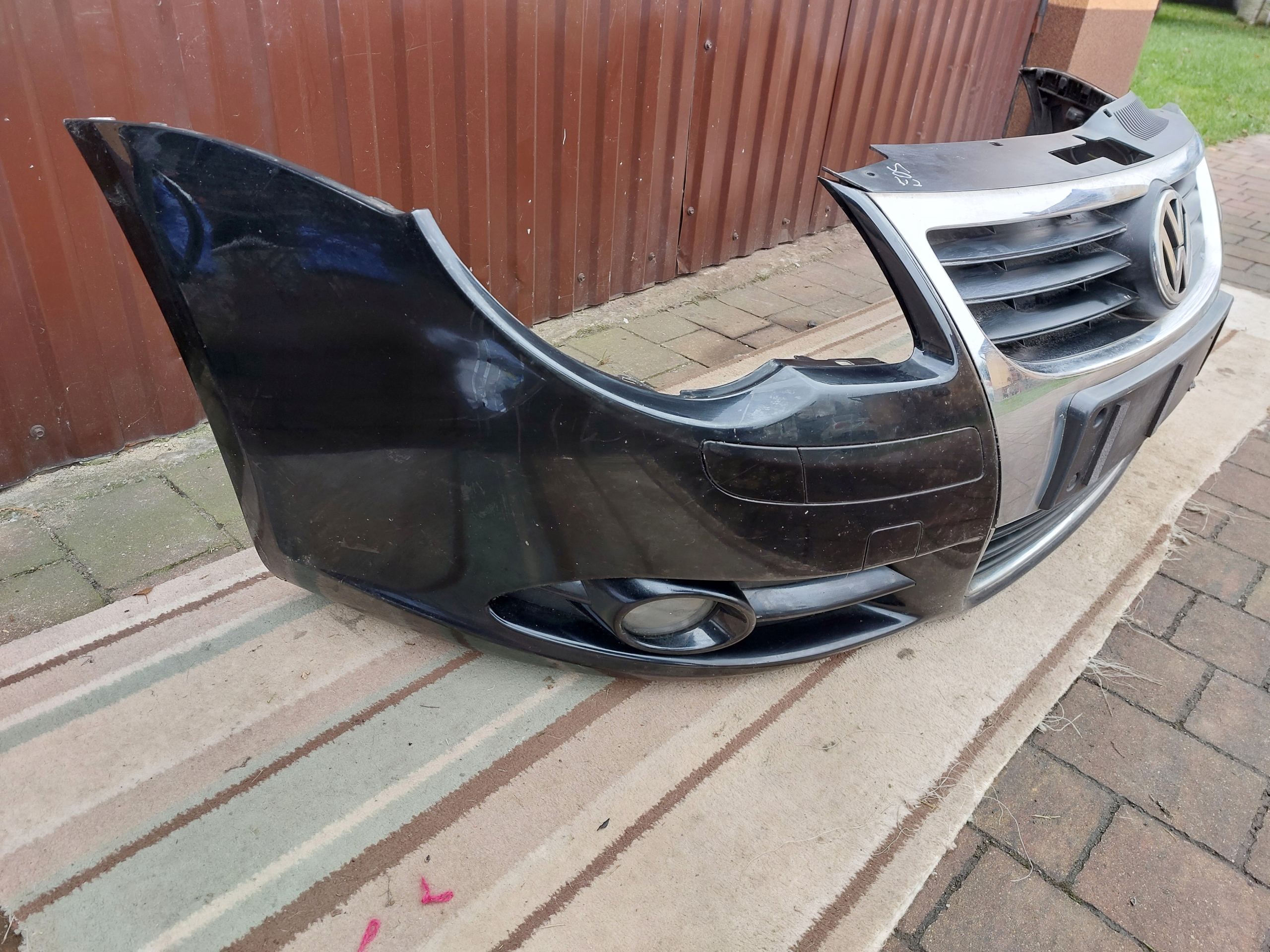 bumper front VW EOS 08r washers complete black