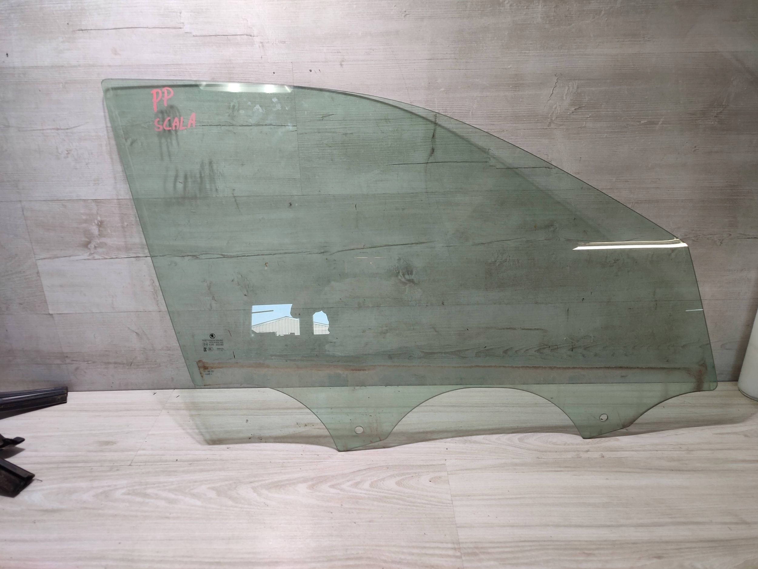 Skoda Scala 2020 front side right window door przednich