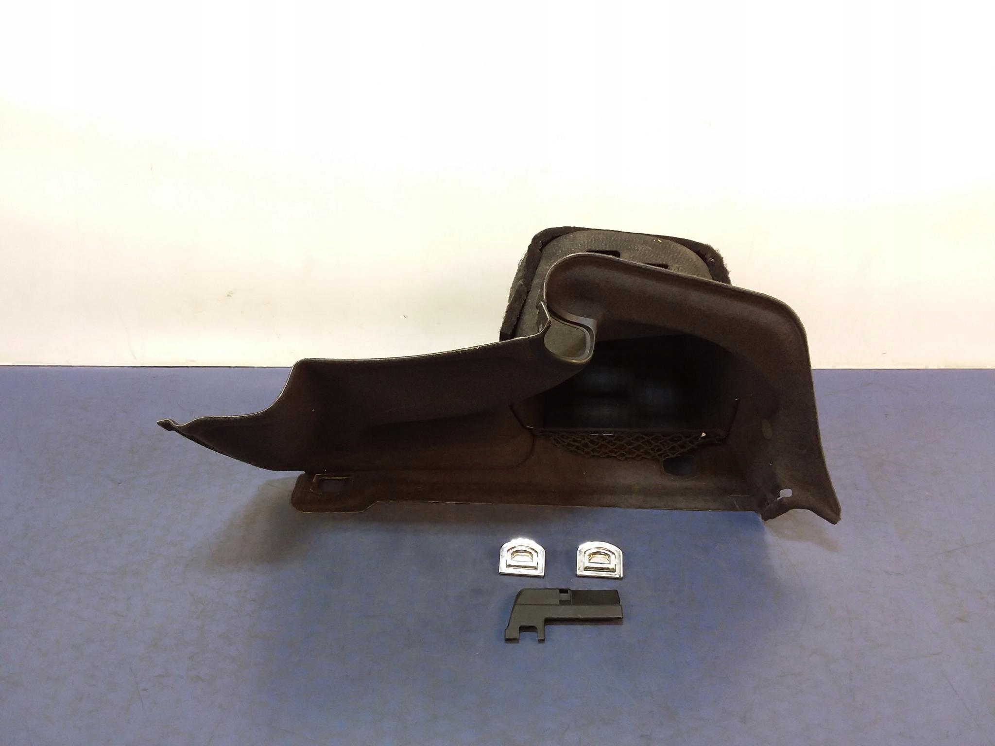 AUDI A8 D4 LONG обивка багажника с беконом справа