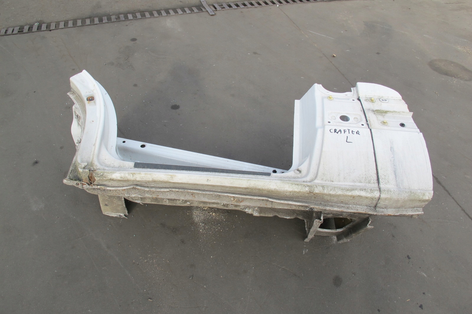 VW VOLKSWAGEN CRAFTER and 2E threshold pillar left front quarter