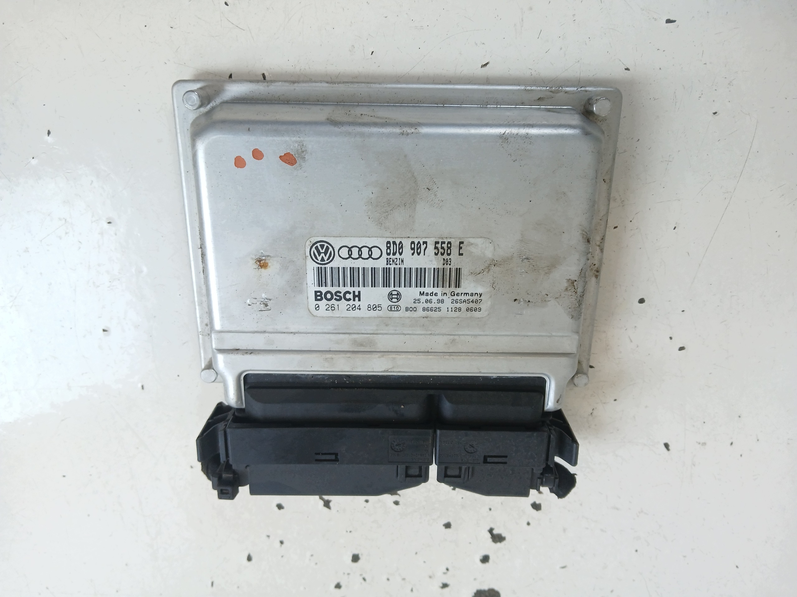 VW PASSAT B5 1.8 T control unit of the engine 8D0907558E