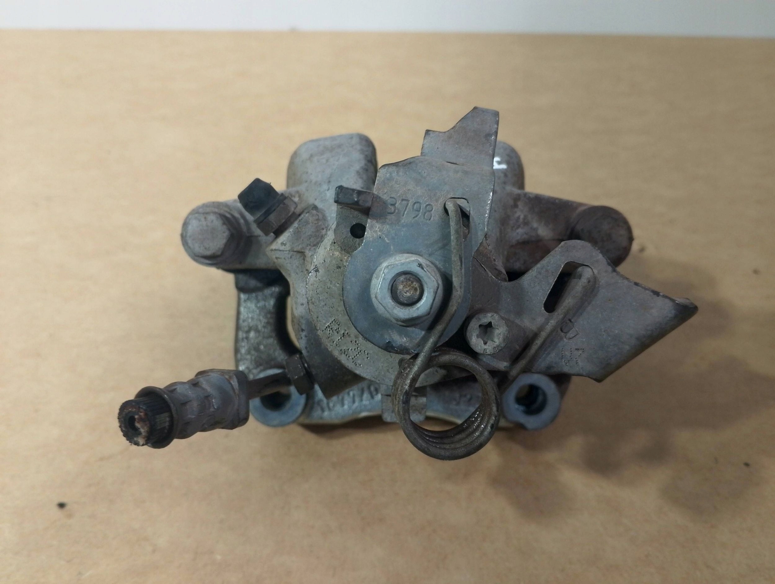 Citroen C3 DS3 caliper brake rear right 32053755 (B593)