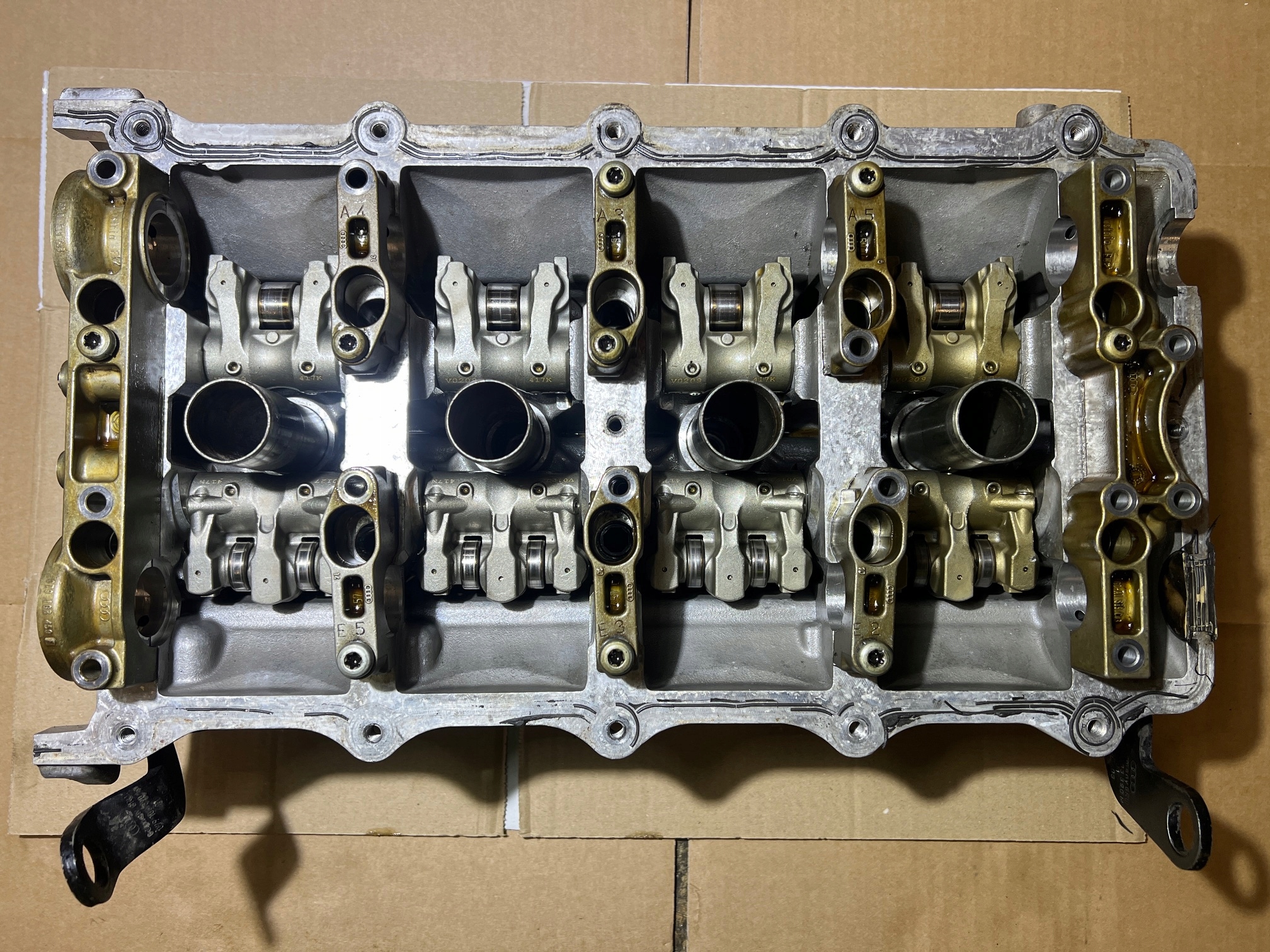 AUDI 4.2 FSI V8 BAT left head. of the engine 079103373H
