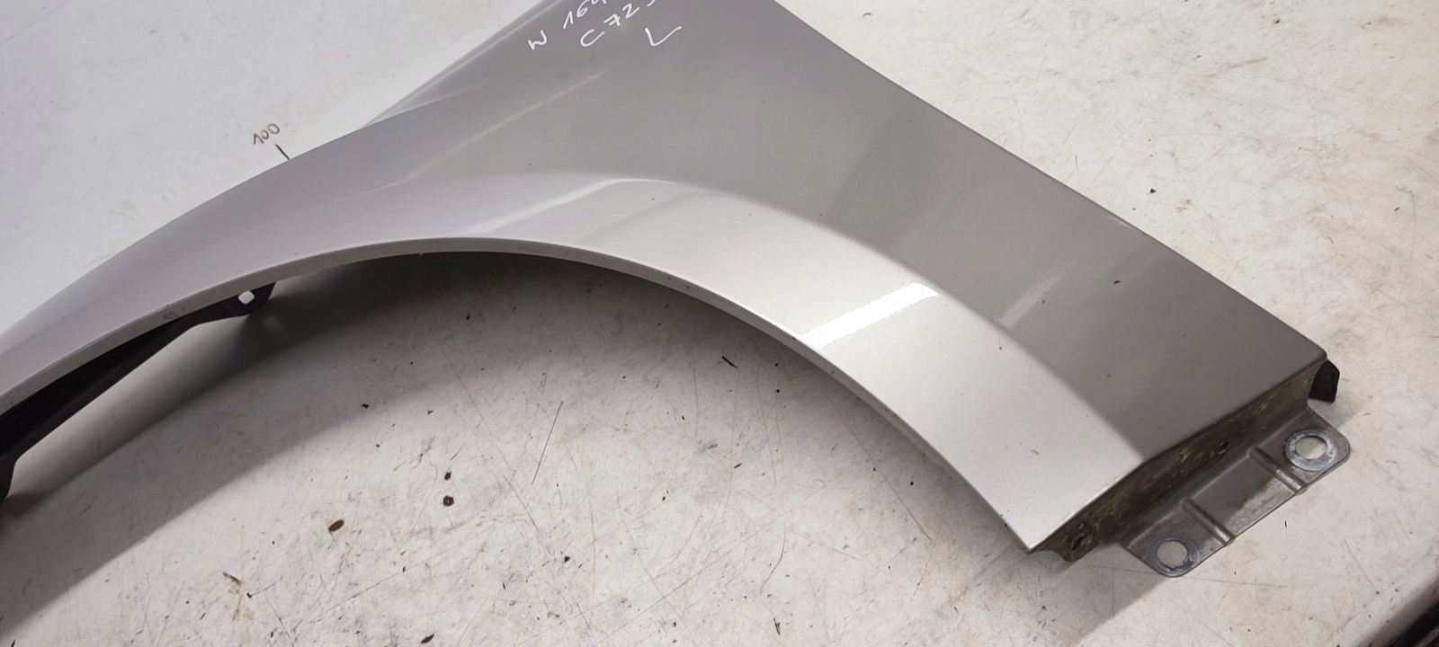 fender left front front Mercedes W164 ML C723