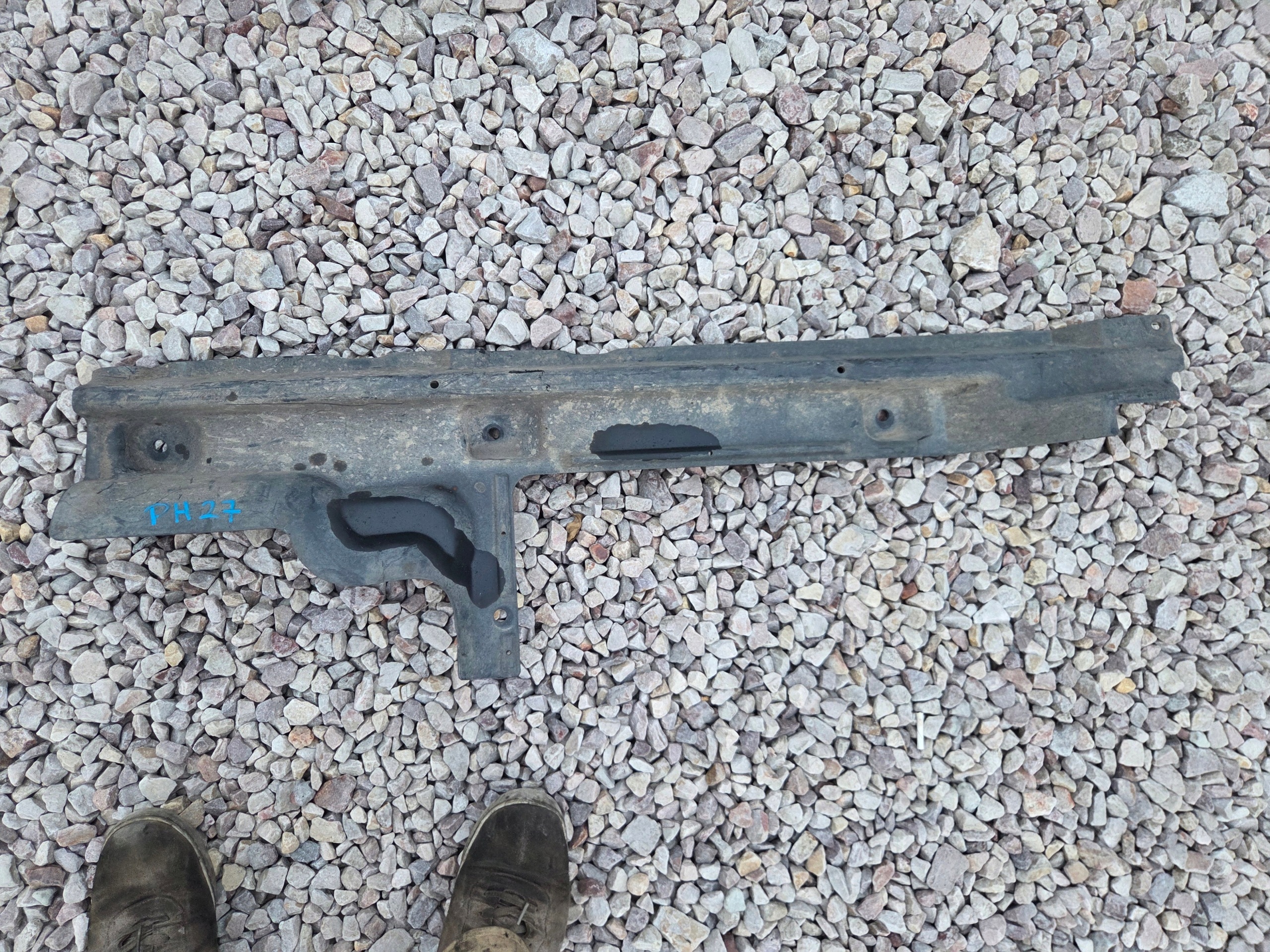 cover floor chassis left Volkswagen transporter 7E3825311
