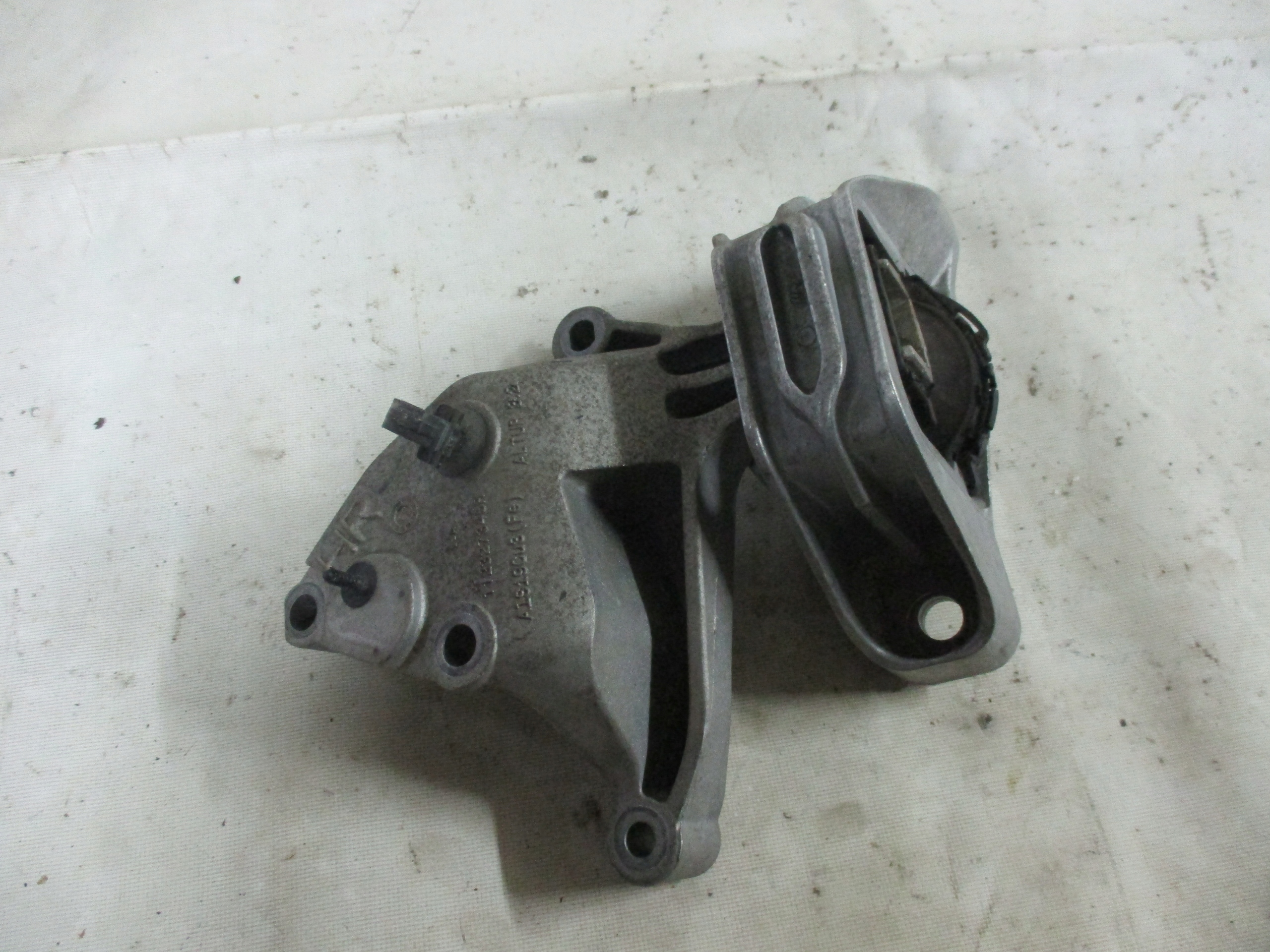 engine mount right Nissan Qashqai 2 J11 DIG-T 112327345R
