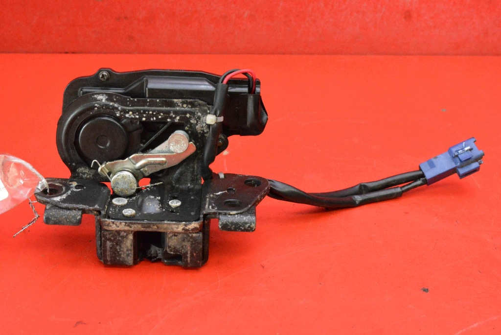 lock bonnet rear part boot TOYOTA PRIUS 2 II XW20 03-11