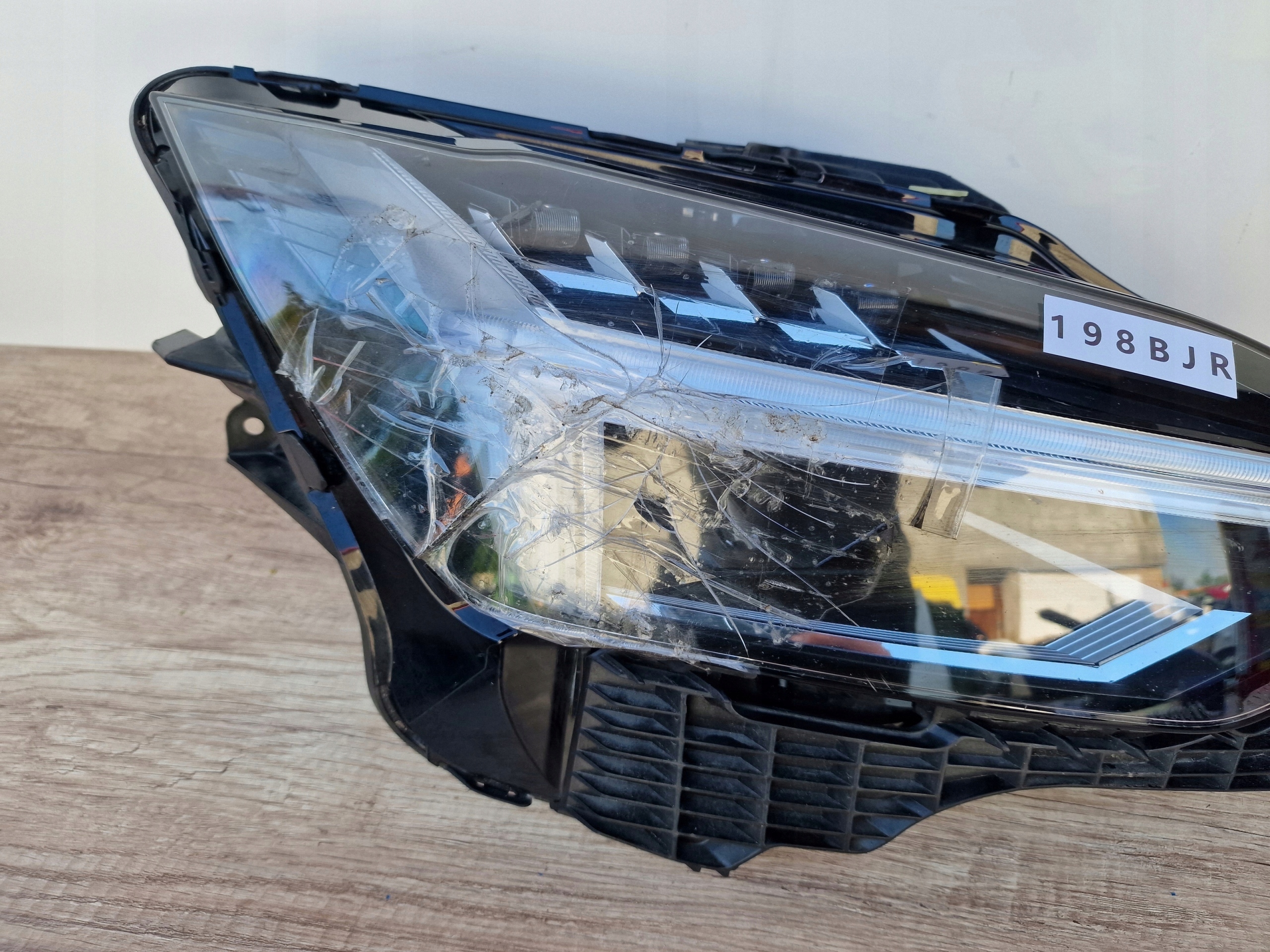VOLVO POLESTAR 2 right light front REFLEKTOR LED