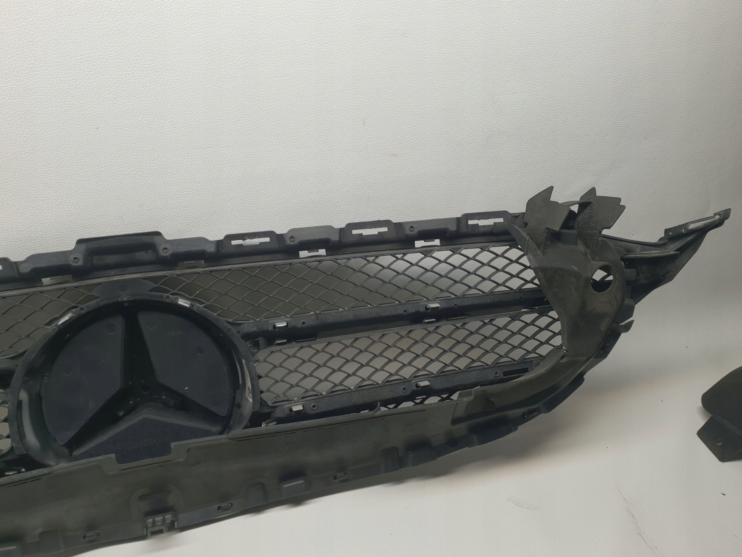 Mercedes-Benz C-Klasse W205 Kühlergrill FRONTGRILL Kühlergitter A2058800183 - Thumbnail 7