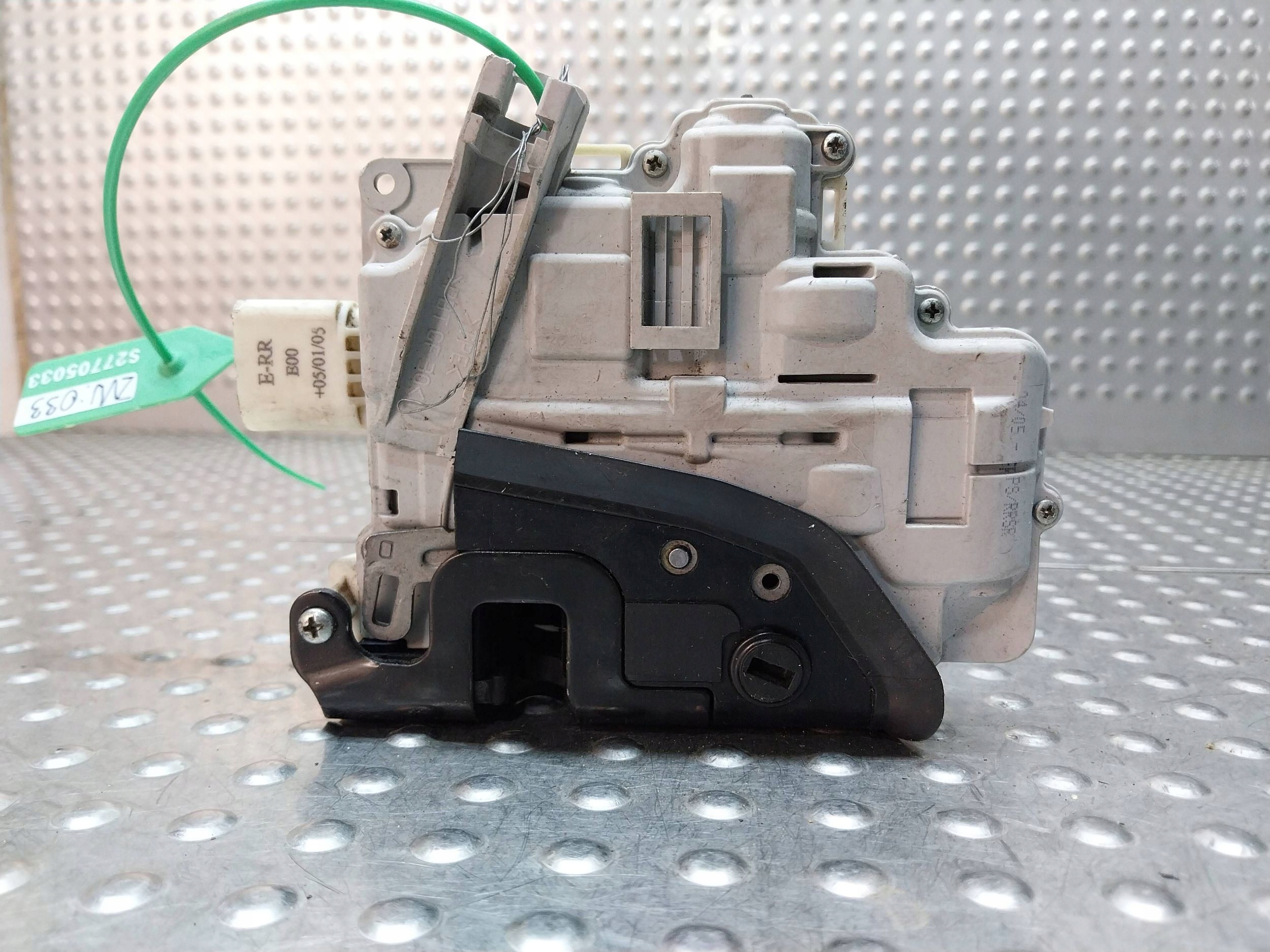 lock door right front 7 PIN 8E1837016AA AUDI A4 B7 SEAT EXEO