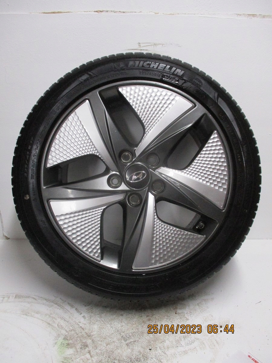 wheels discs tyres HYUNDAI IONIQ R17 4MM