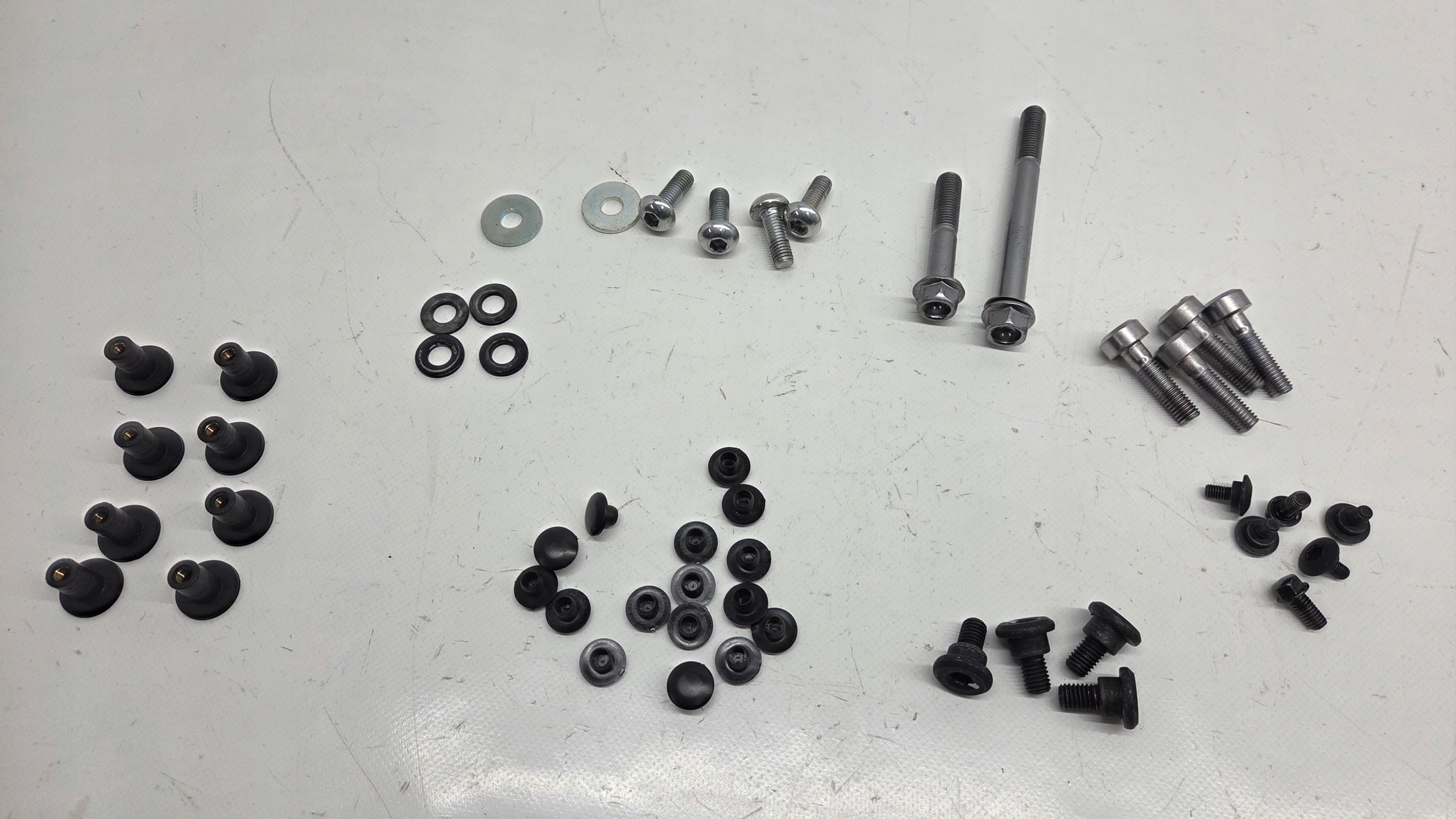 Honda VFR 800 X ŚRUBY ZATYCZKI