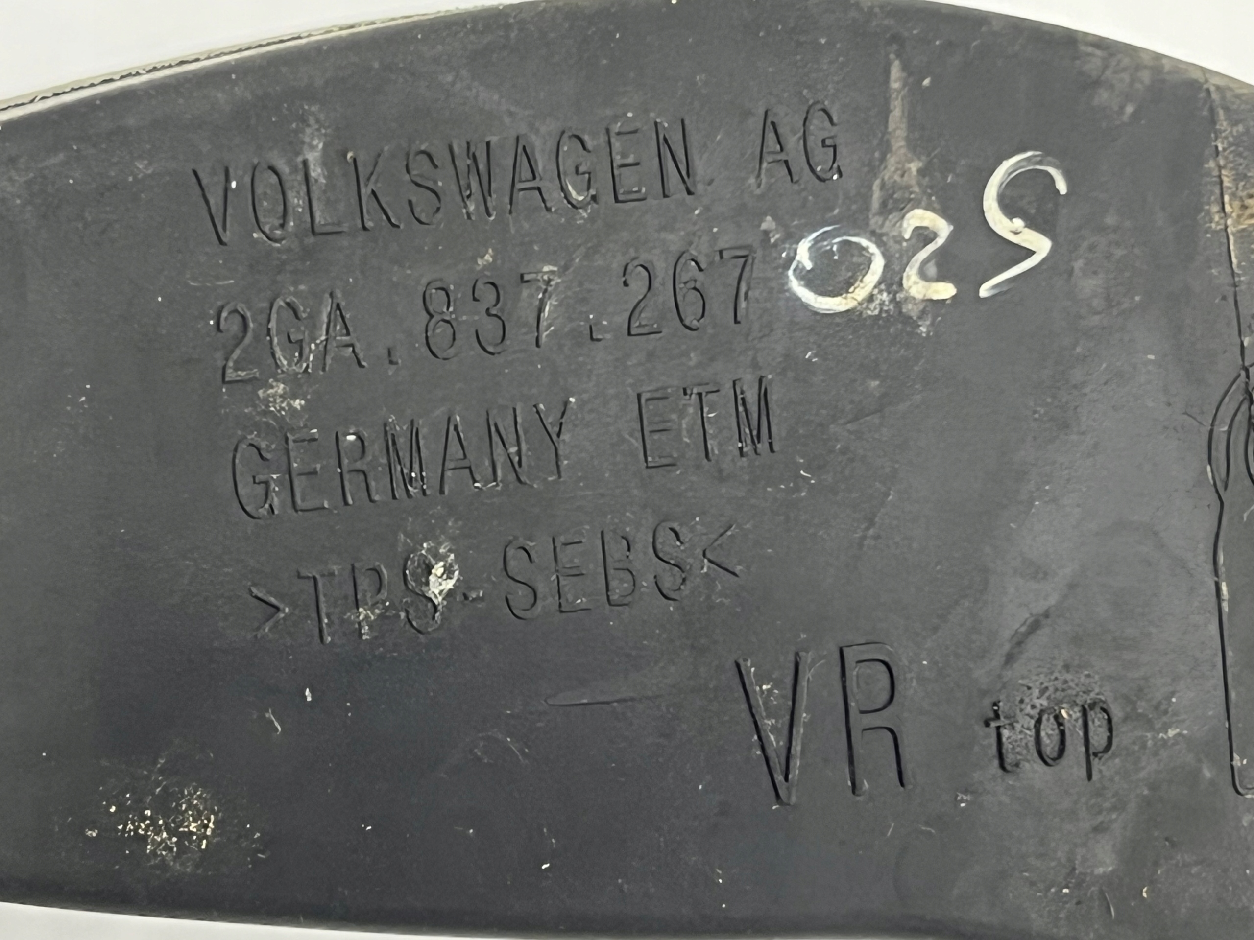 Volkswagen T-Roc limiter door przednich left 2GA837267B