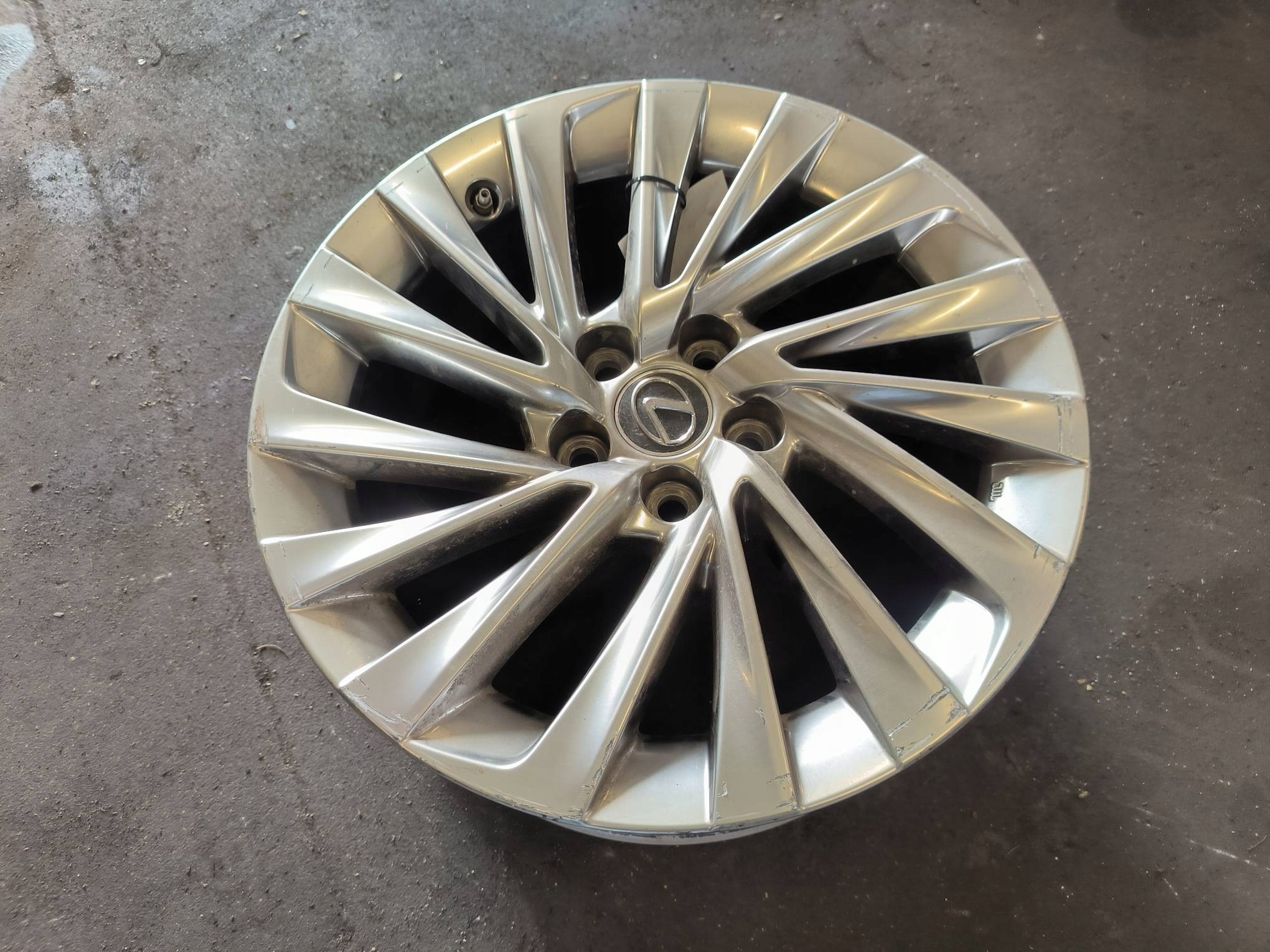 felni alumínium 18'' 5X114.3 LEXUS ES300H VII