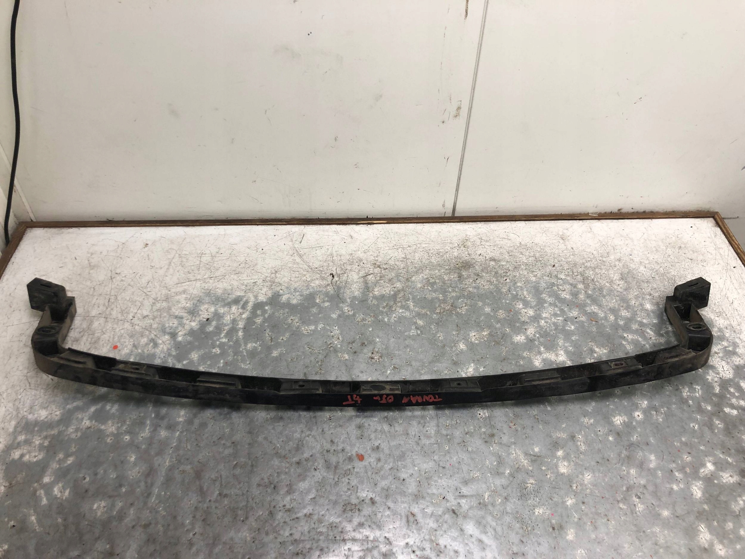 bumper bracket rear part VW TOURAN and 1T0807861