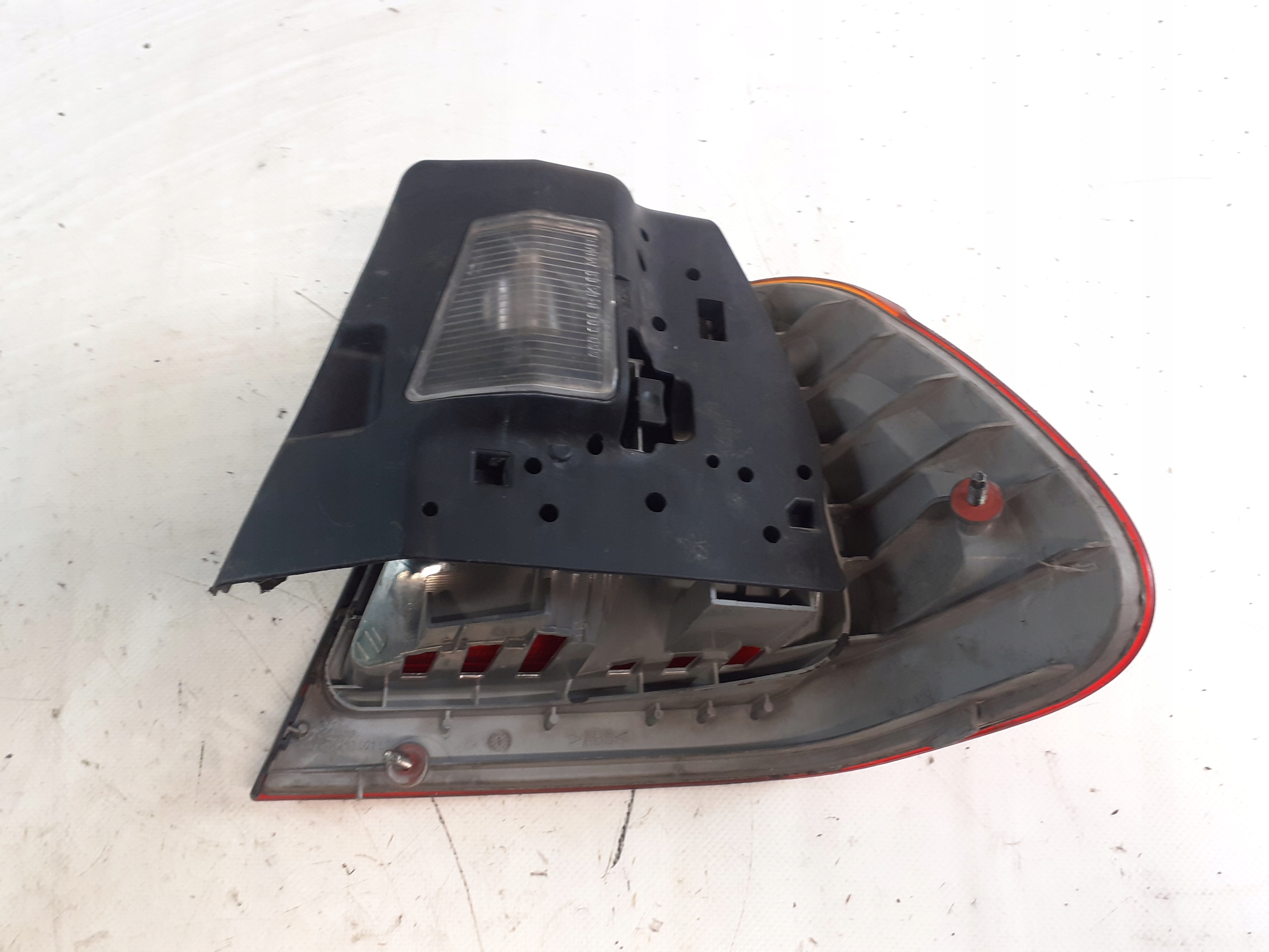 BMW E46 sedan OE 8334921 light rear part left