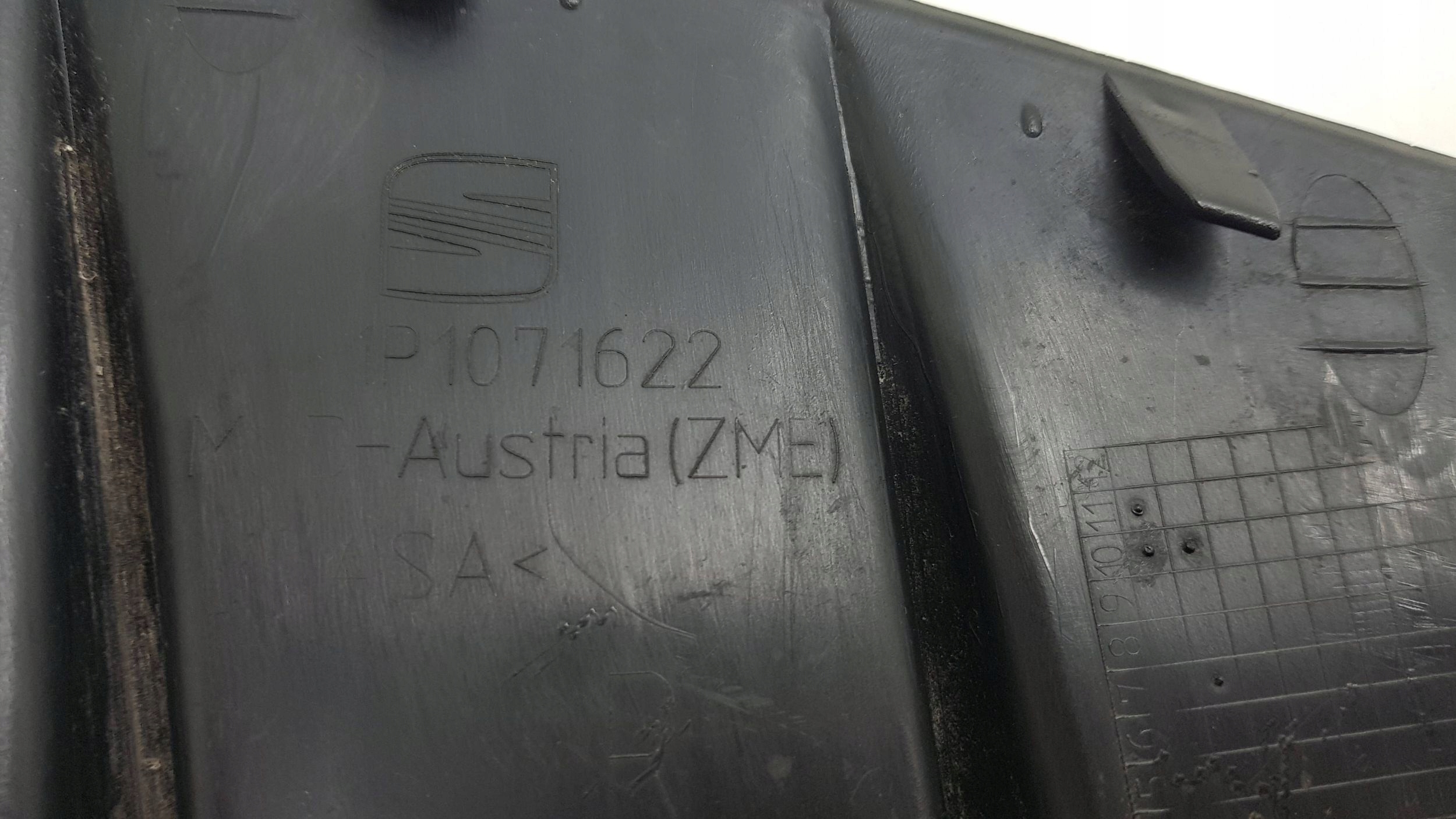SEAT LEON 2 MS design grid right bumper front 1P1071622