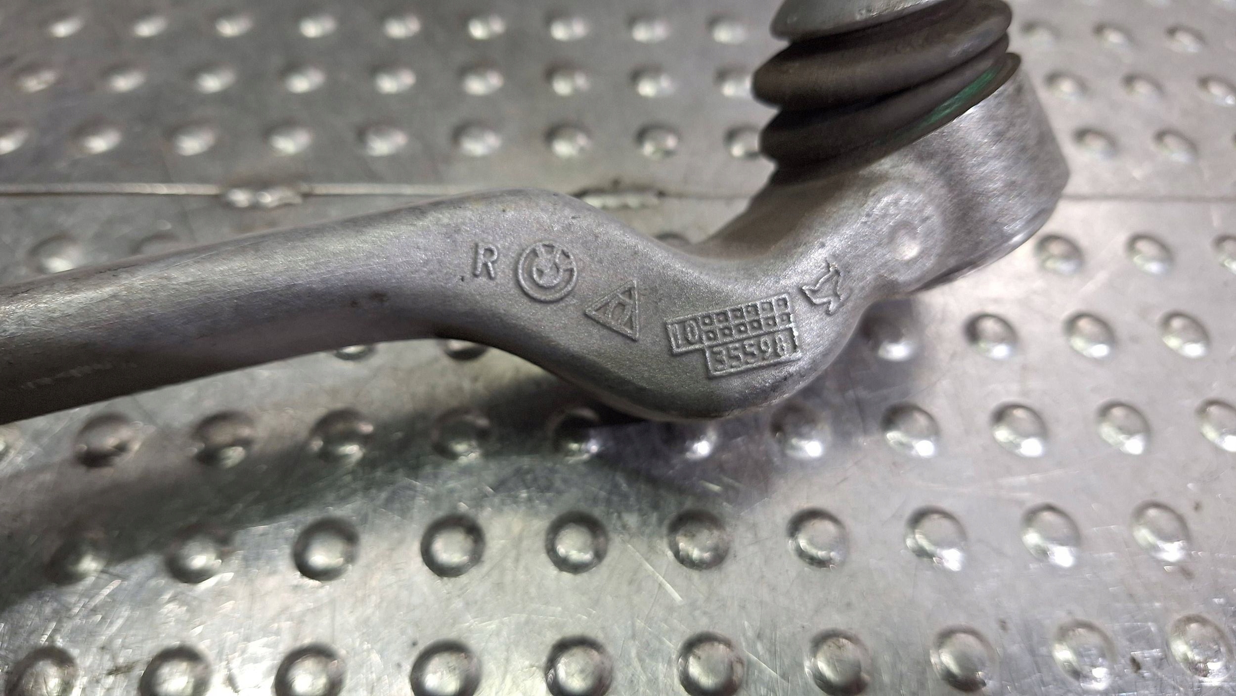 rameno pravý předek 6763708 BMW E81 E82 E87 E88 E89 E90 E91 E92 E93 X1 E84