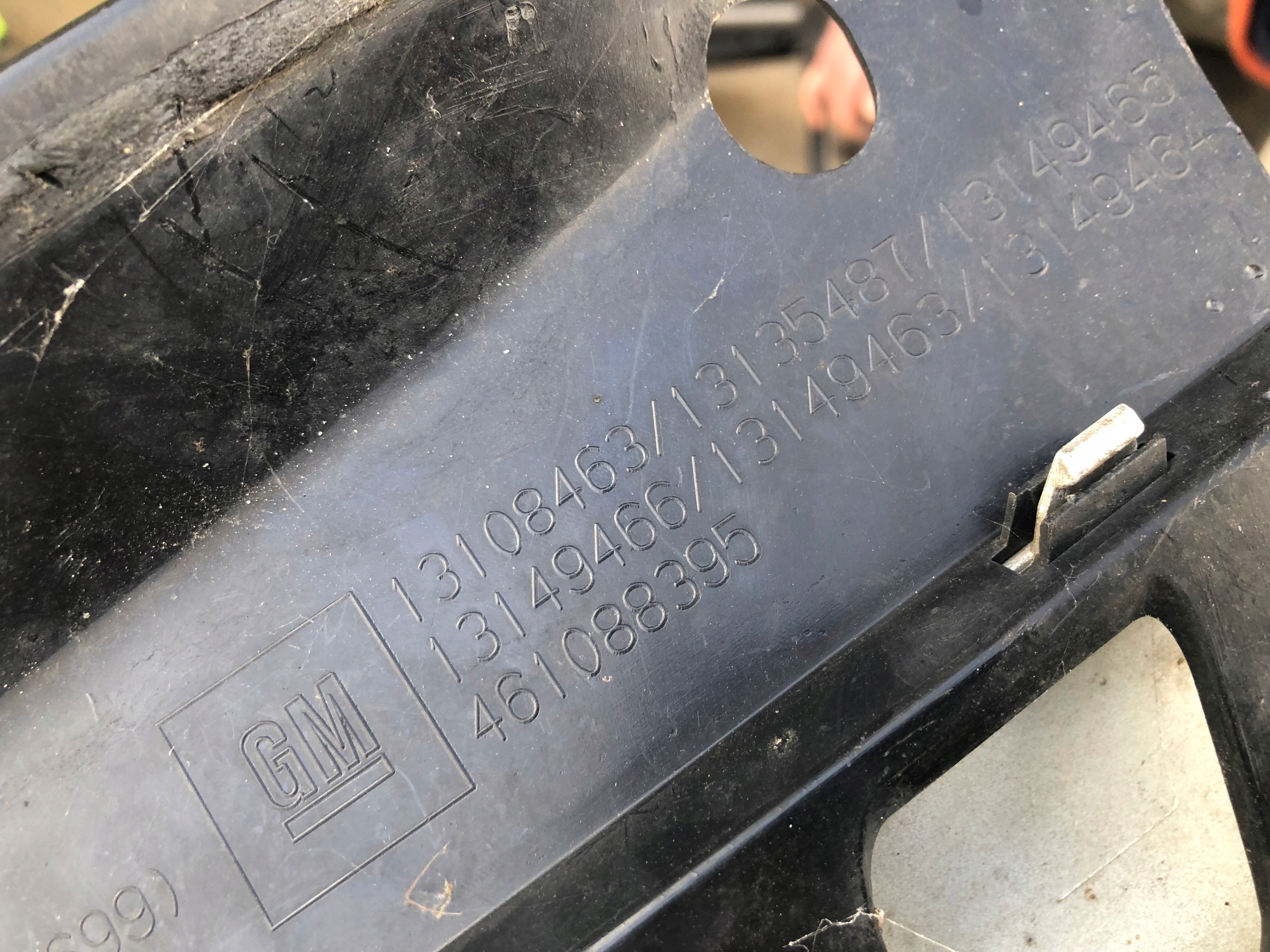 решетка радиатора Emblemat opel ASTRA III H 2004-2008 24451033