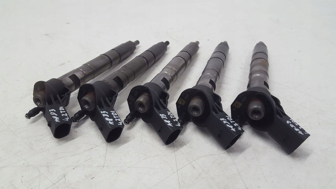 injector 057130277AD Audi A8 D3