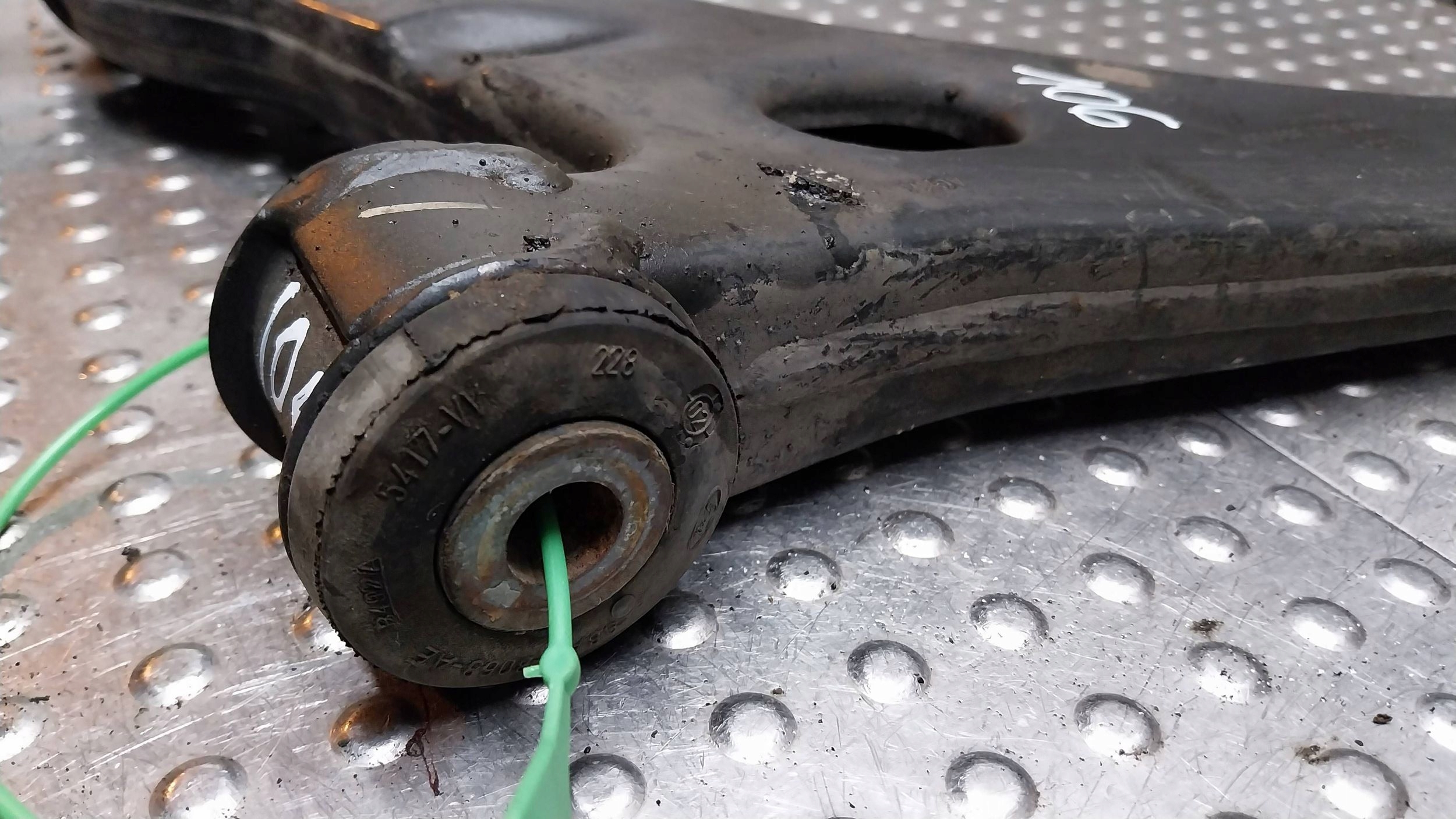 arm left front 98AG-3051-BC FORD FOCUS MK1