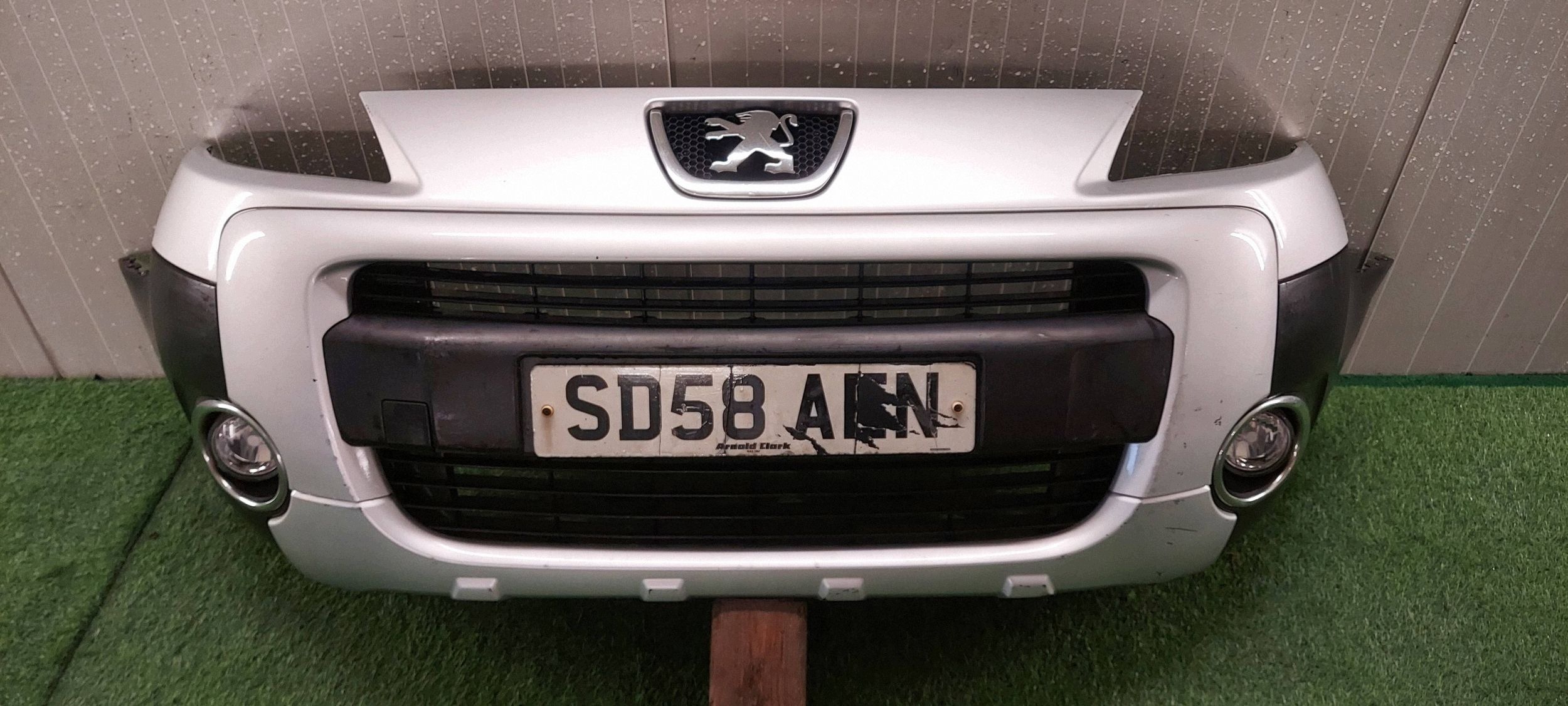 bumper front PEUGEOT PARTNER II LAK: EZR, EZRC