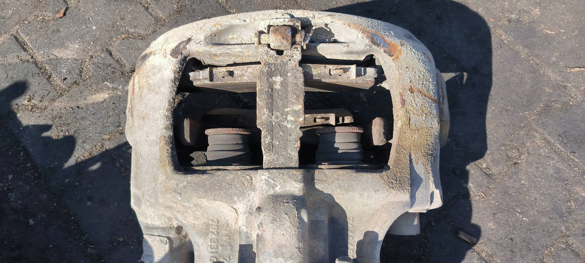 caliper brake rear part left Mercedes-BENZ ACTROS MP4 1842 E6