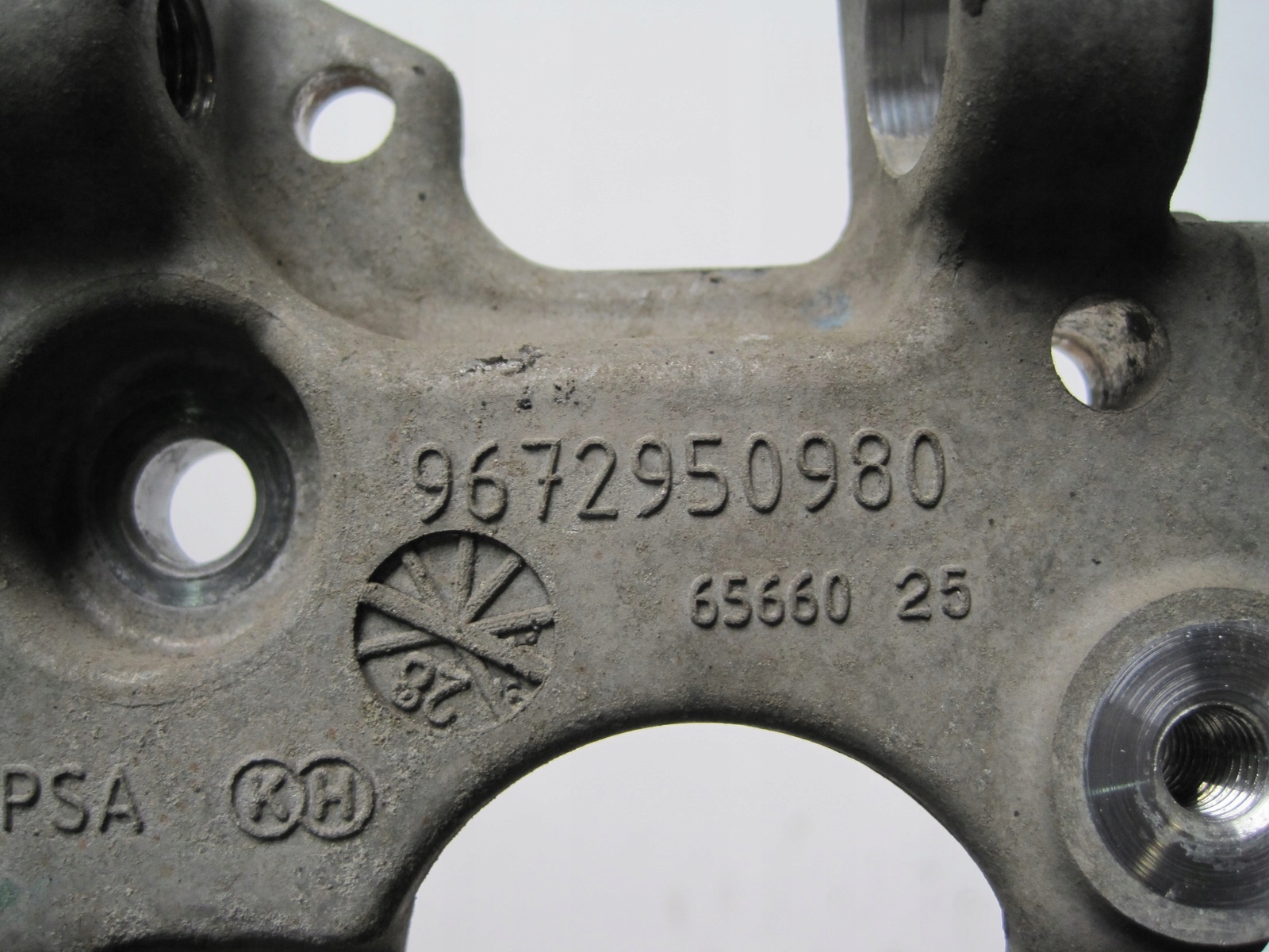 SUPPORT PEUGEOT 3008 1,6D 9672950980