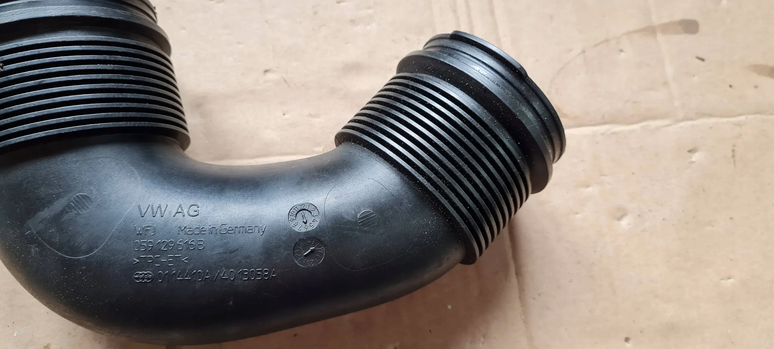 Q7 4M II saugrohr luft 3.0 TDI 059129616B