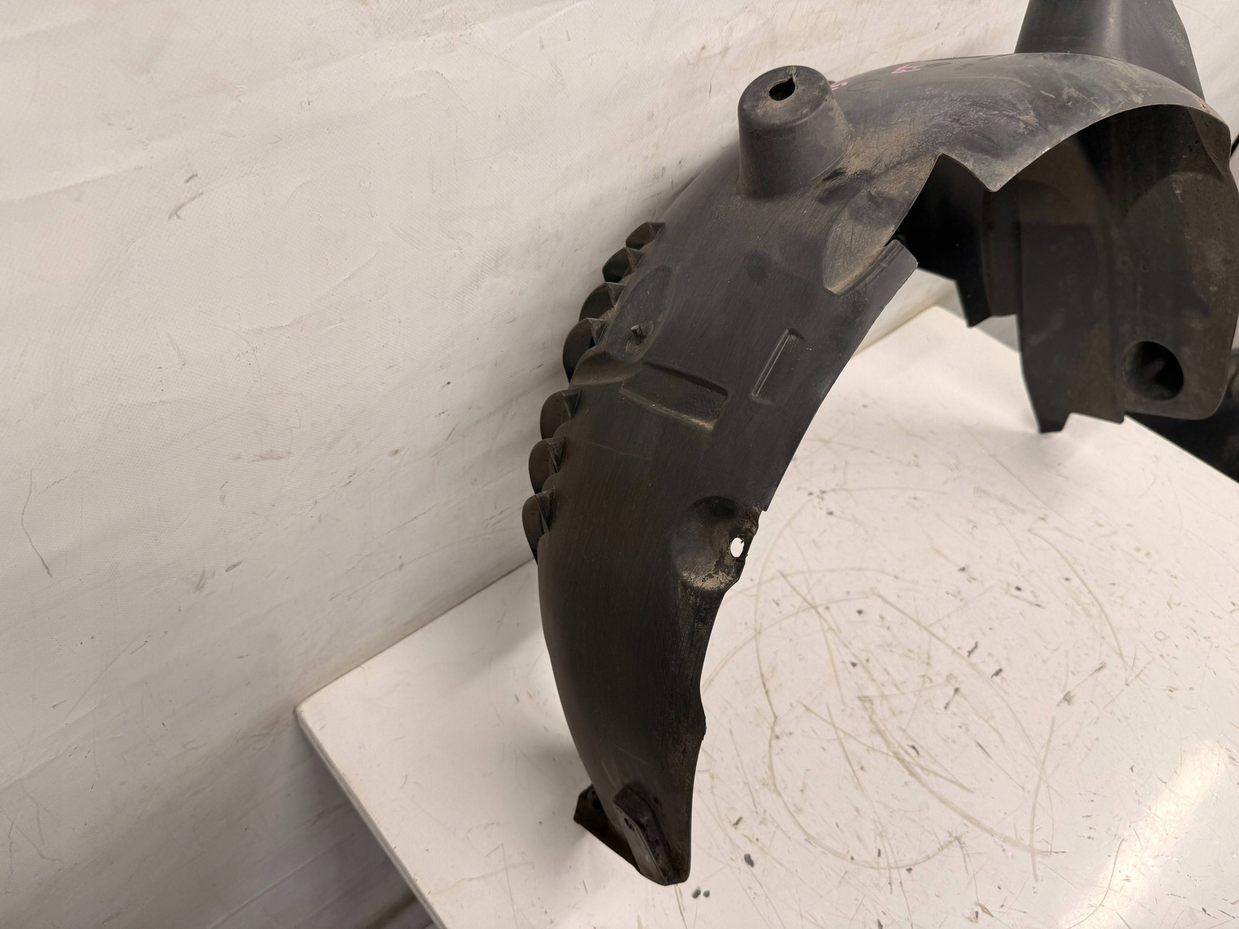 Twingo III mudguard right rear part right rear. 767480445R