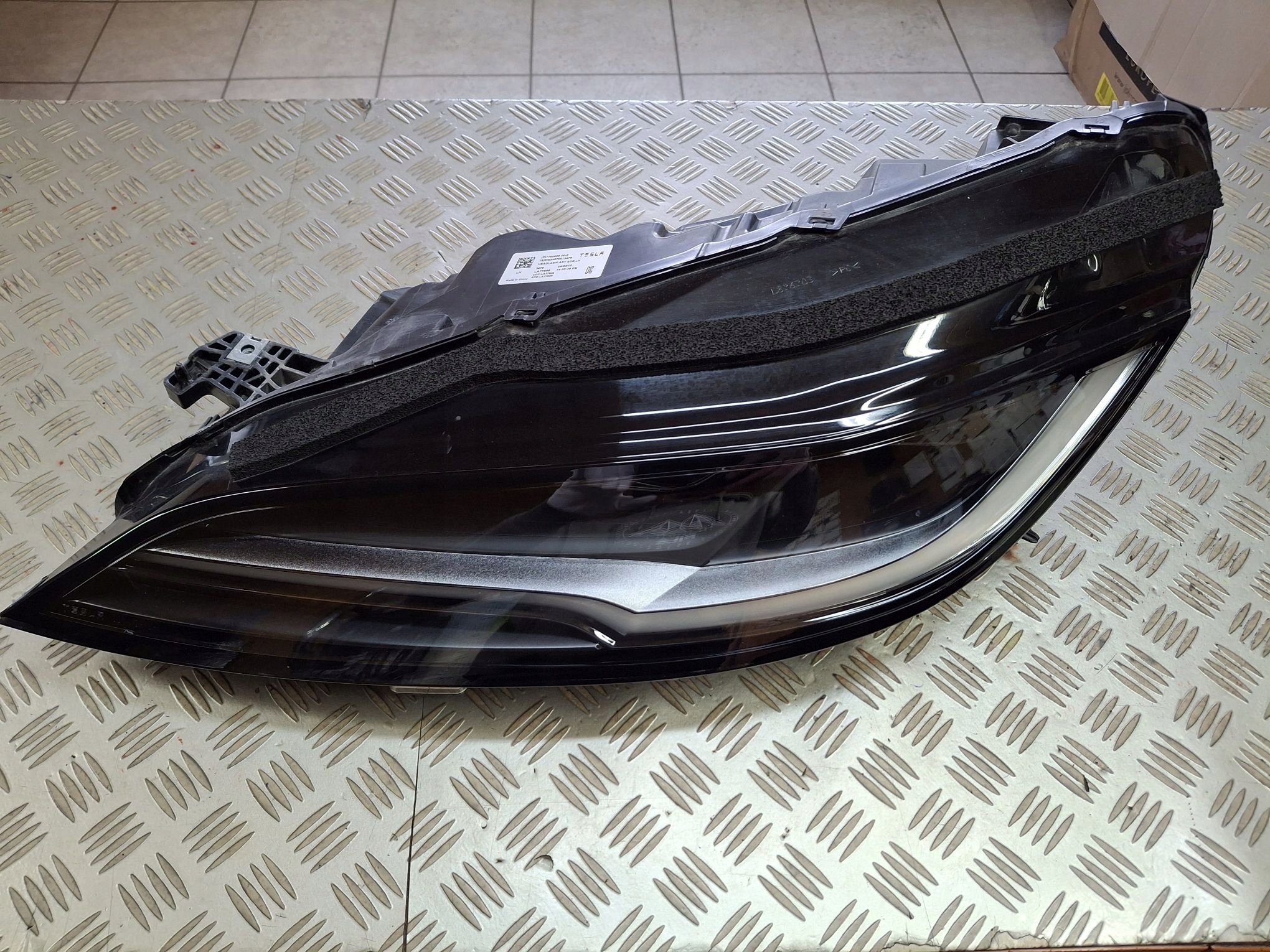 light front left FULL LED TESLA 3 HIGHLAND 2023R->