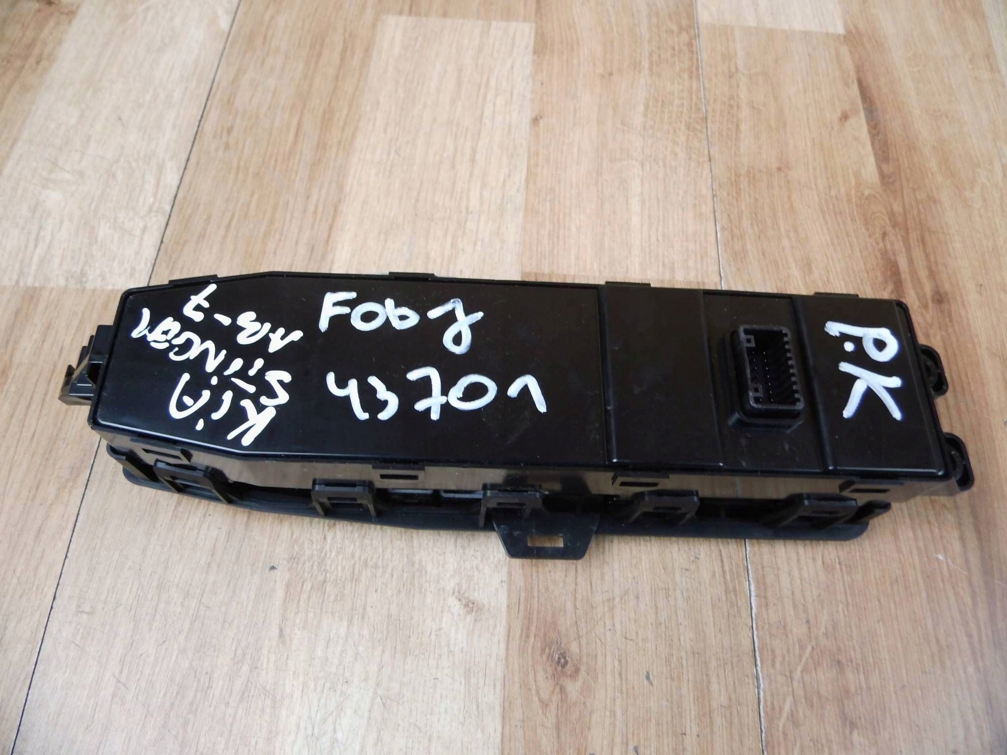 KIA Stinger panel window control switch left front front 93570J5000