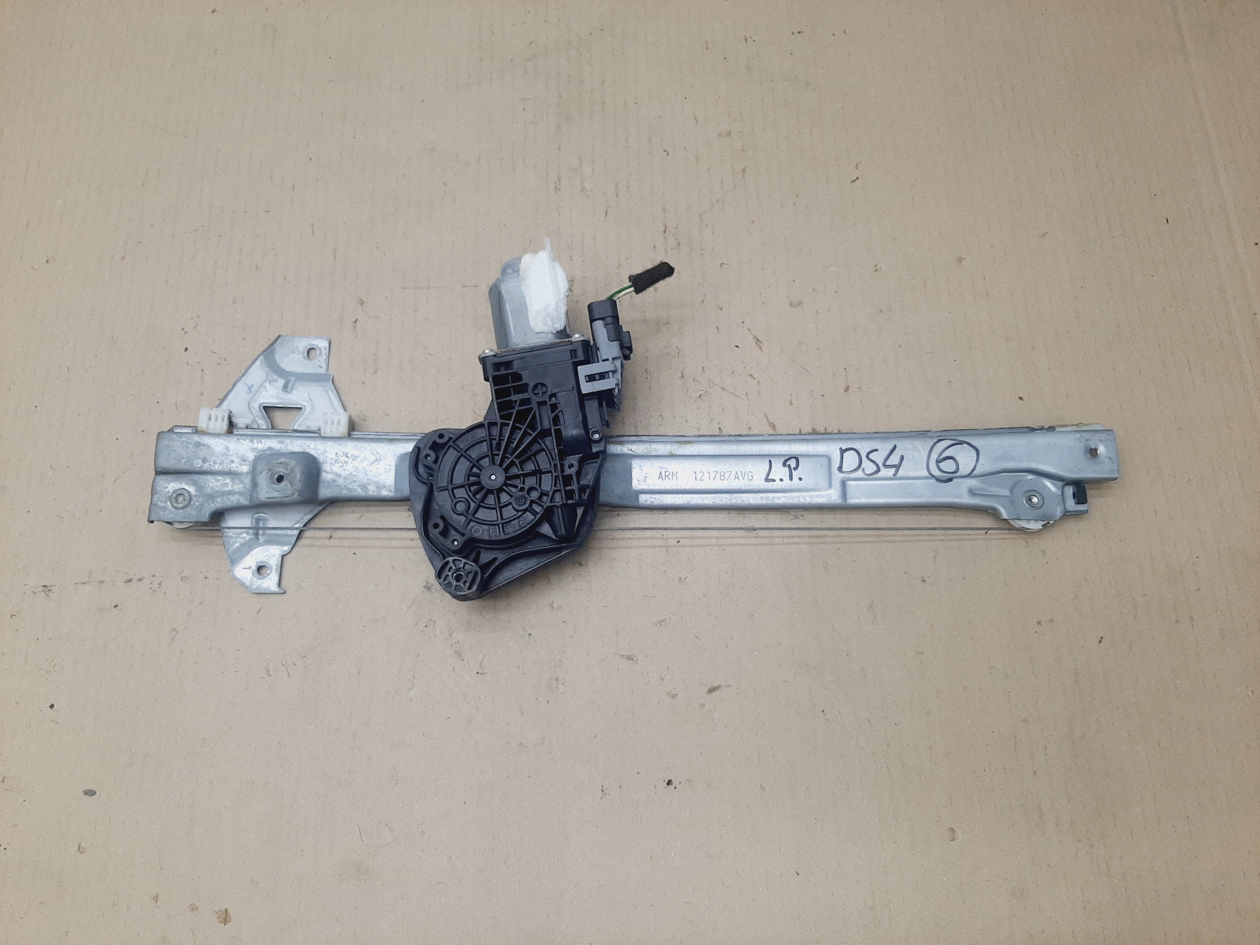 PODNOSNIK MECHANIZM SZYBY LEWY CITROEN DS4 2010-2015 3 DRZWI