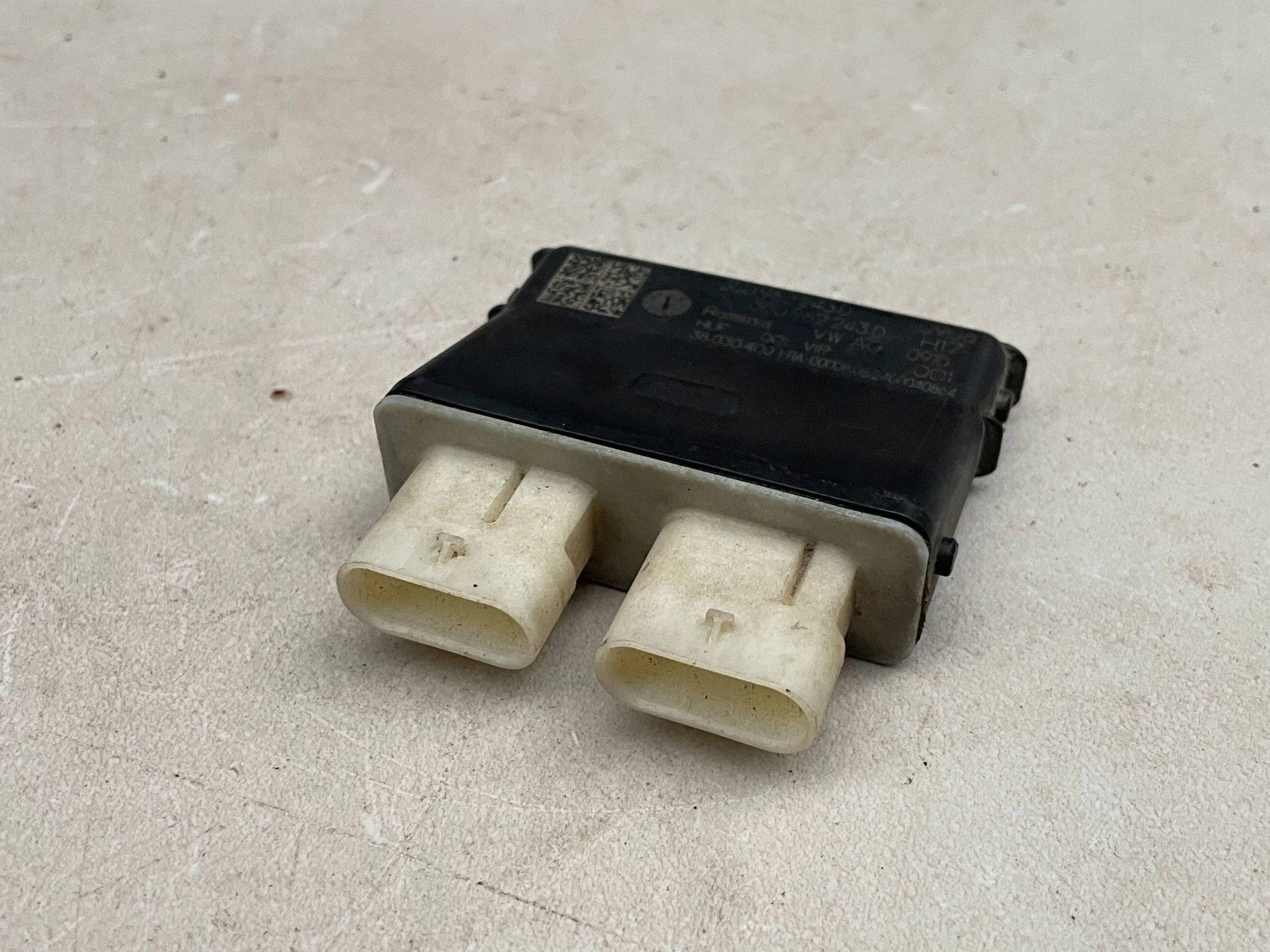 VOLKSWAGEN PASSAT B8 module du capot 3G0962243D @A