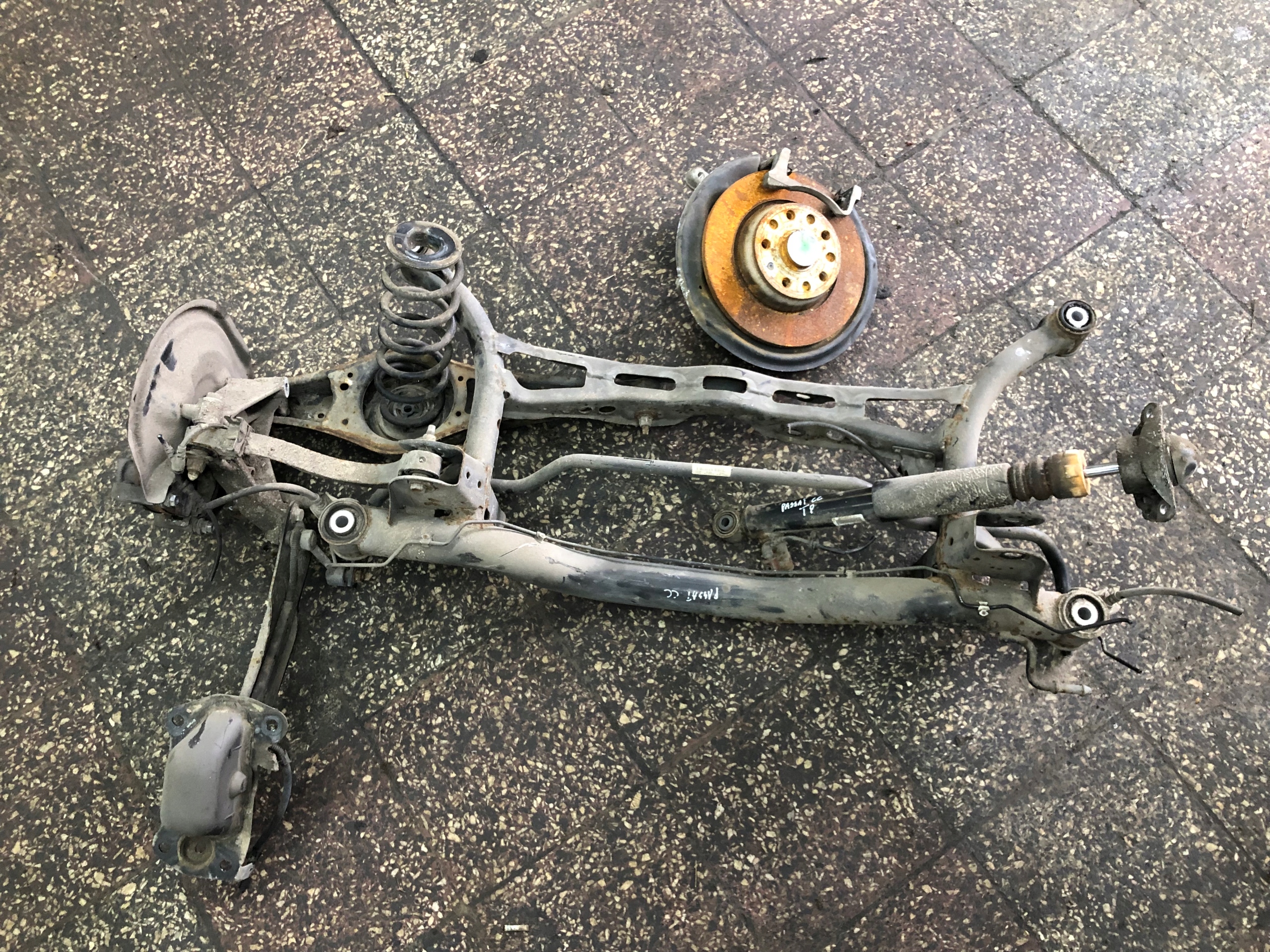 ZAWIESZENIE TYŁ VOLKSWAGEN PASSAT CC