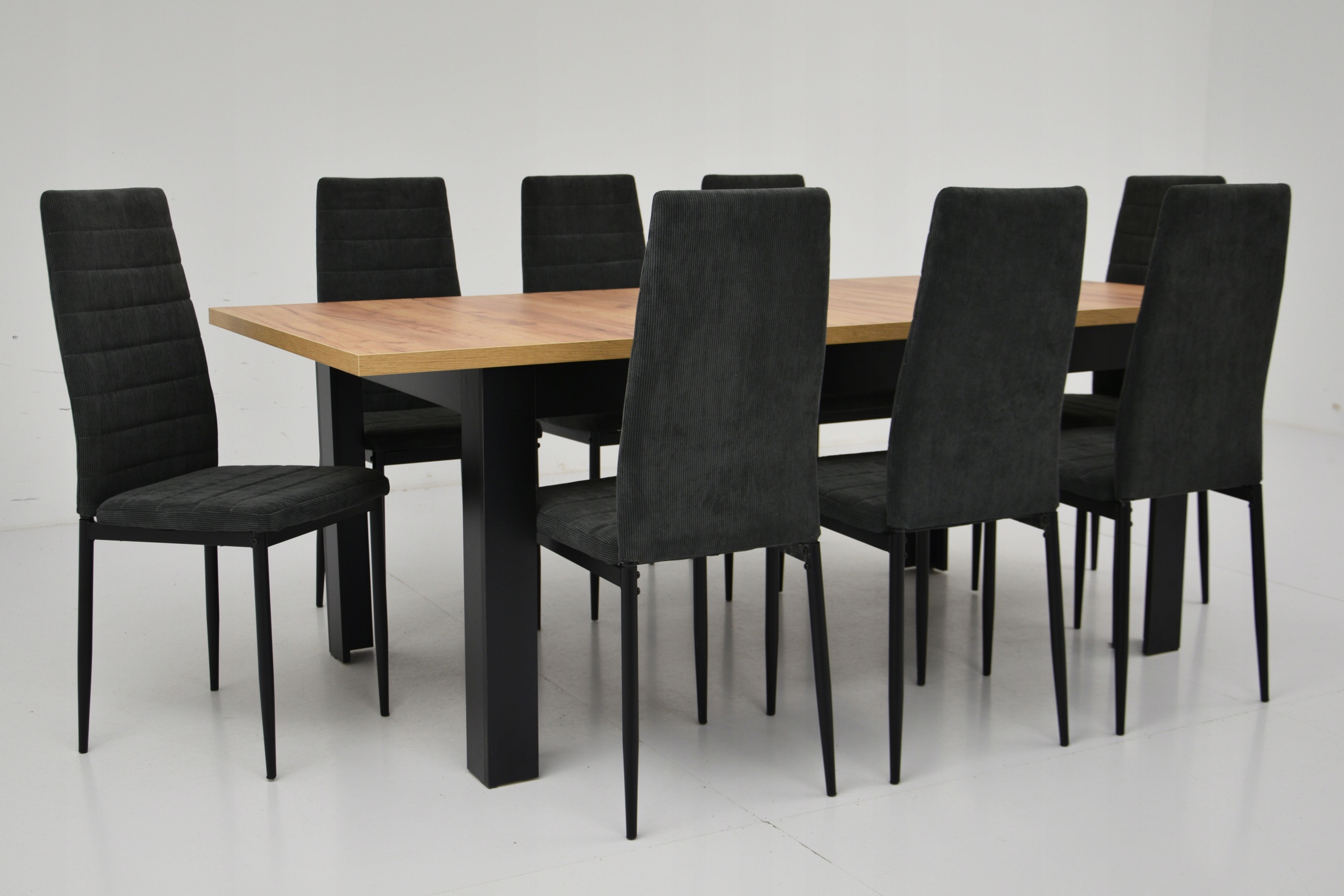 Zestaw stół rozkładany i 8 krzeseł do salonu Marka Ada-meble