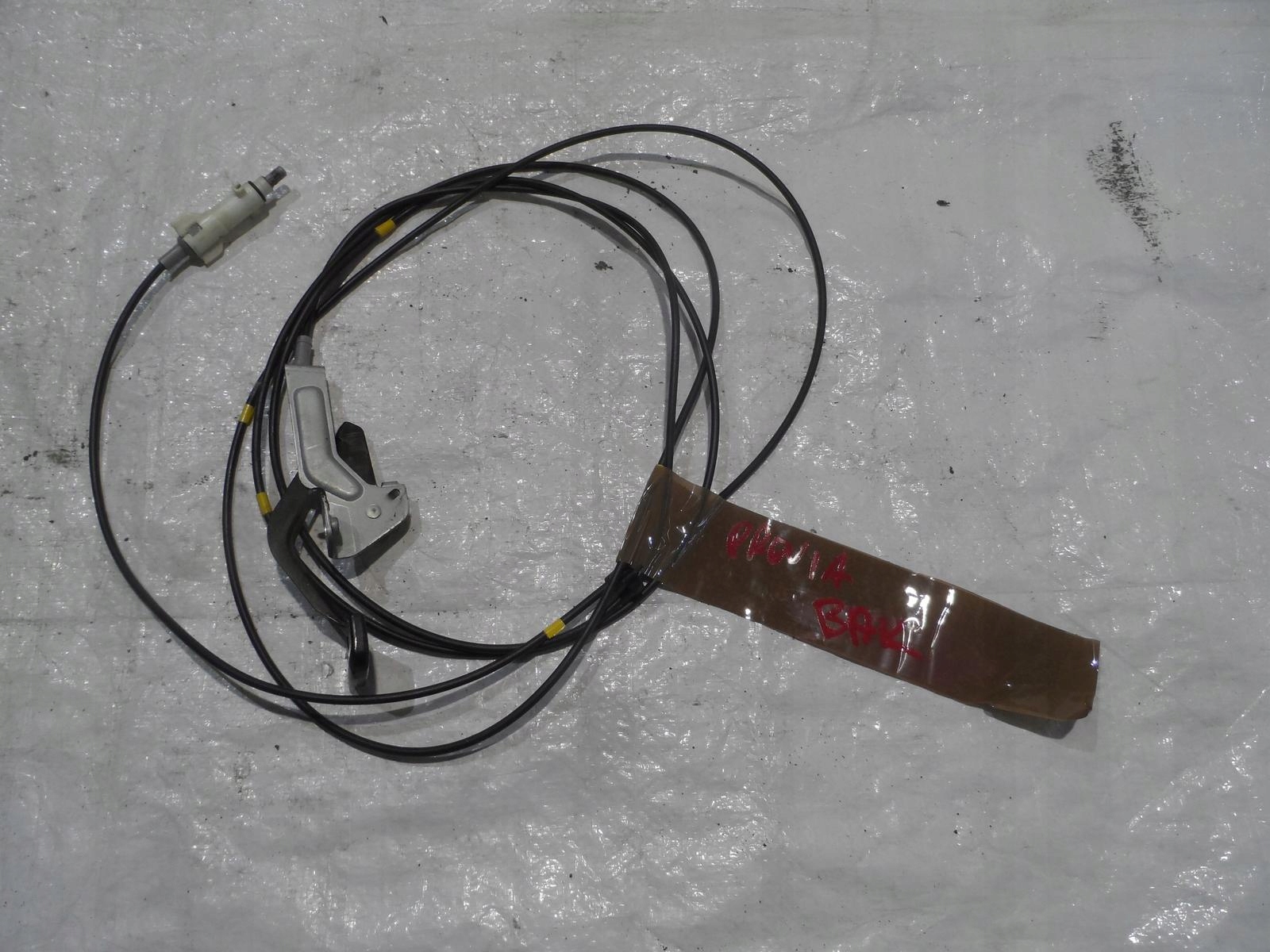 LINKA OTWIERANIA WLEWU PALIWA TOYOTA PREVIA 00-05