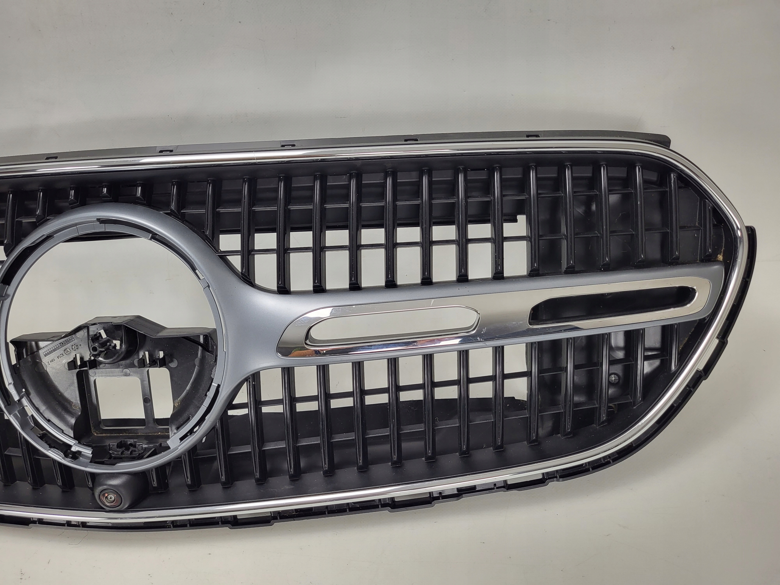 MERCEDES GLC II 2 X253 W253 grill atrapa silnika + kamera Producent części Mercedes-Benz OE