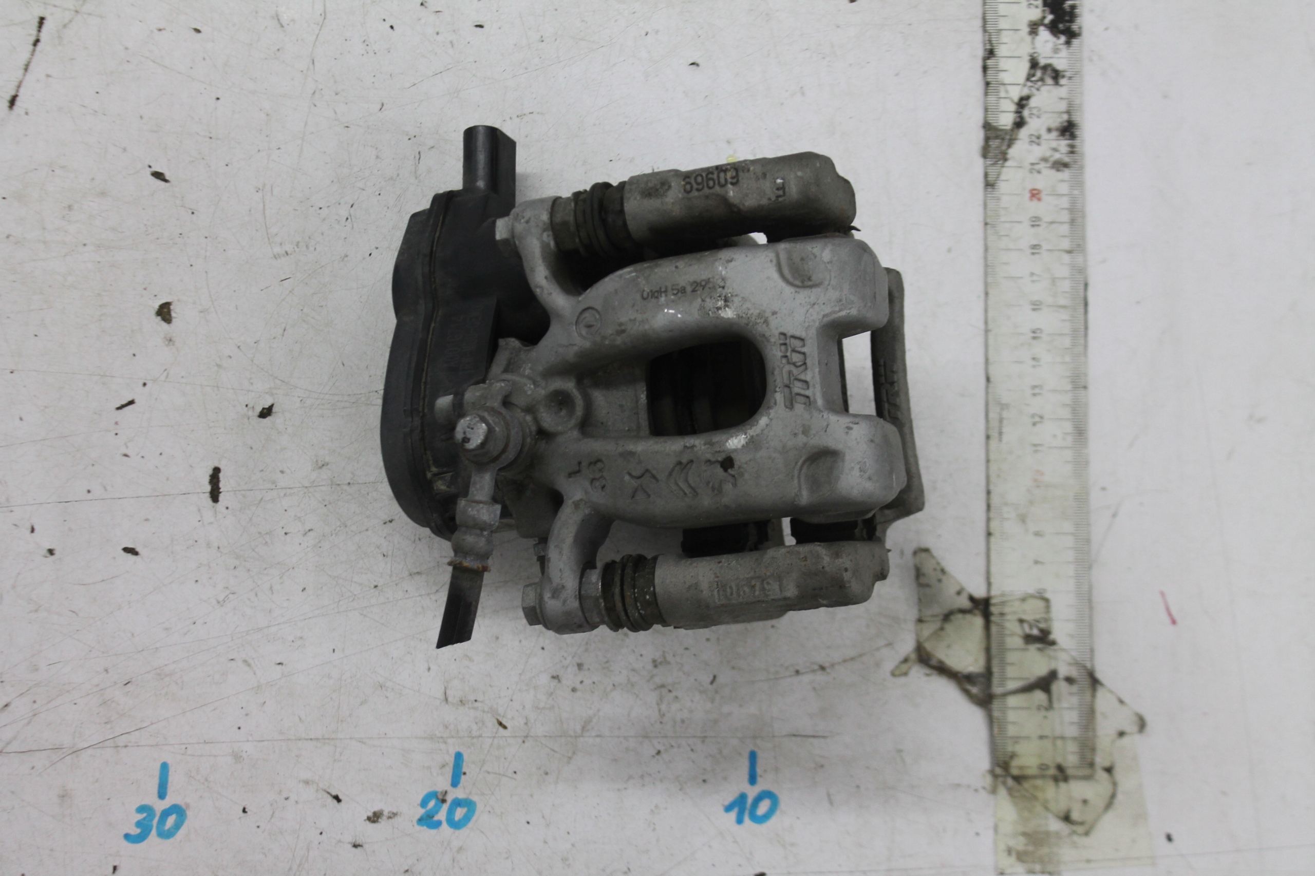caliper left rear part 9842295280 PEUGEOT 2008 II 19