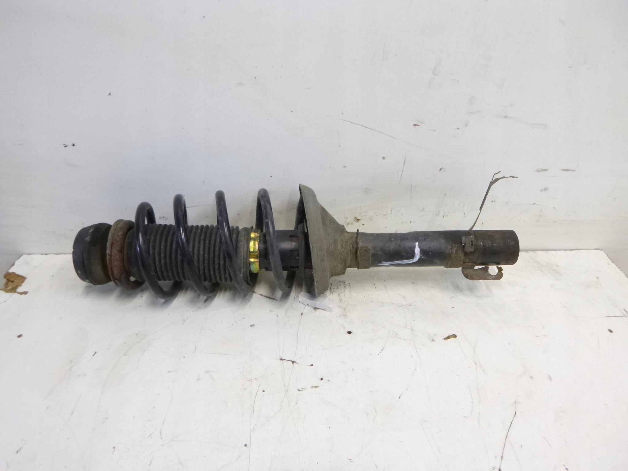 shock absorber front left VW Bora 2.0 1998 – 2005 kombi
