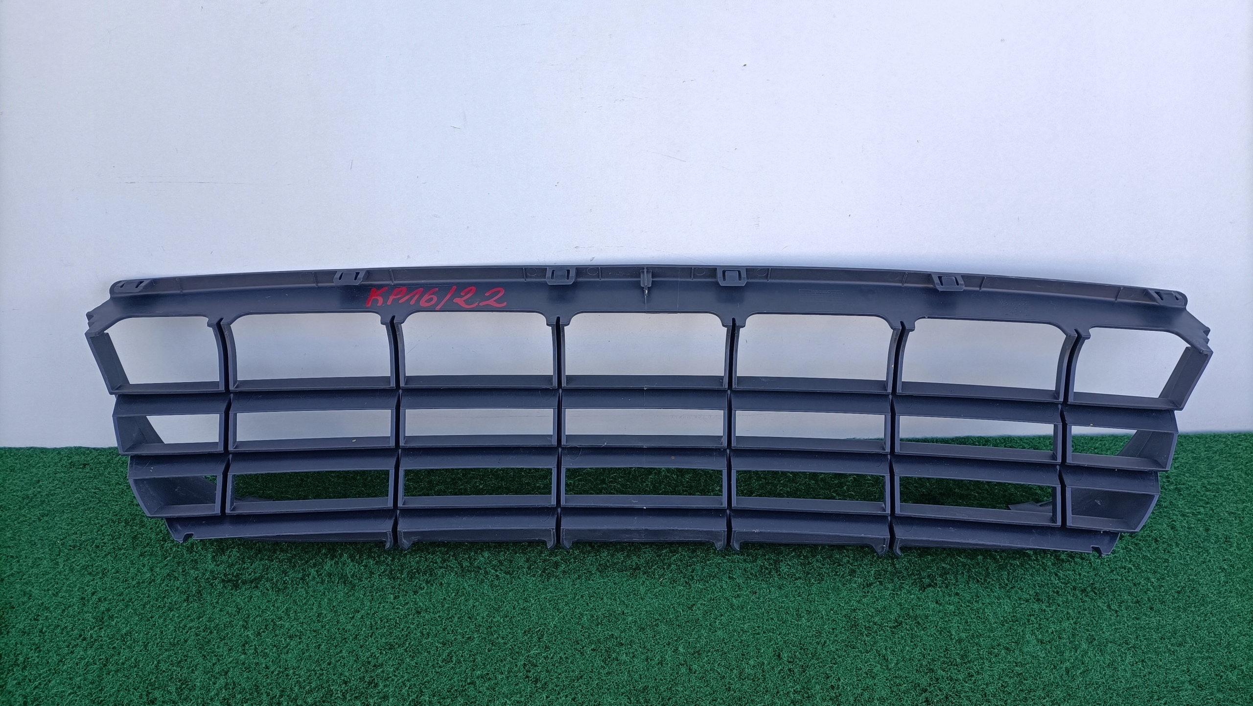 VW CRAFTER 2E grid DO of a bumper front central 2E0807835A KP16/22