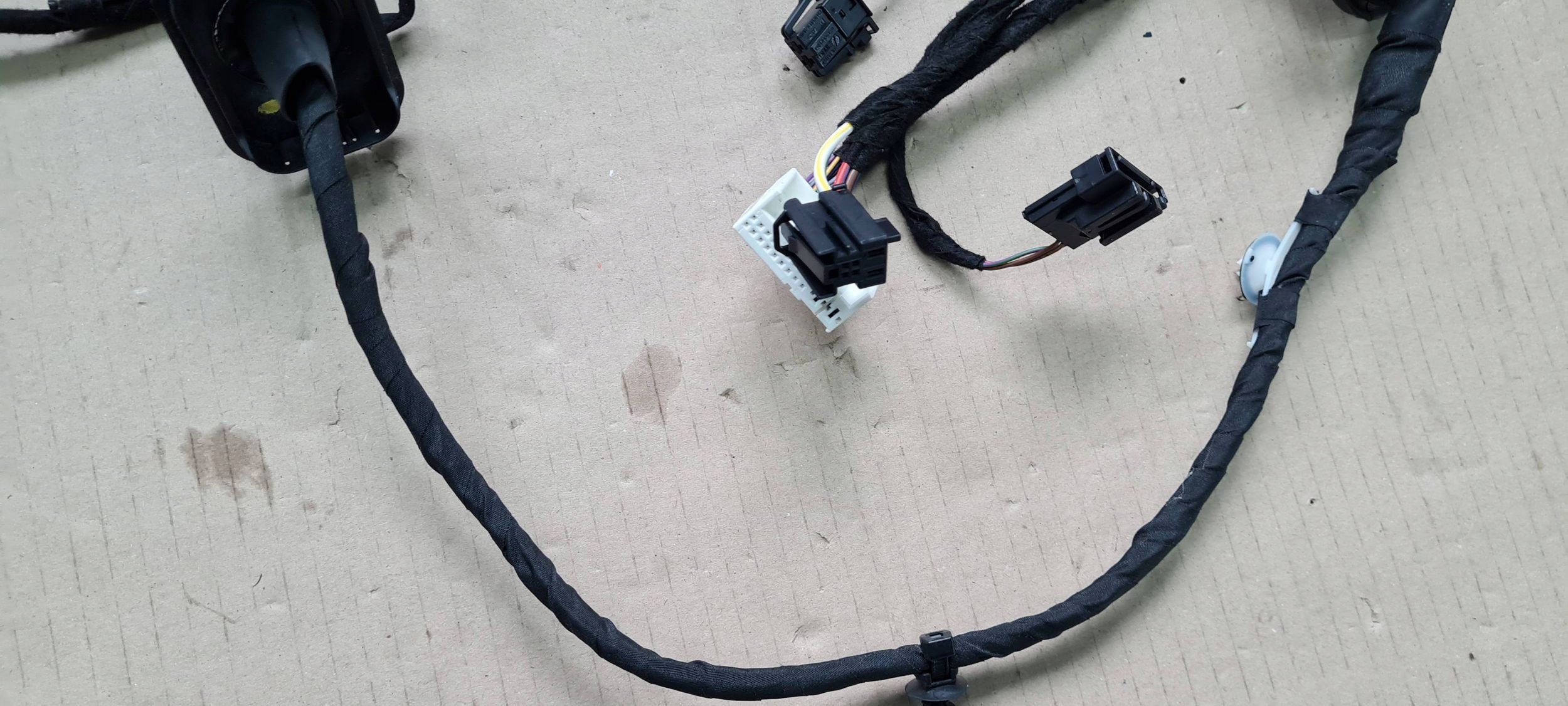 SQ8 4M RAS8 Q8 bundle wiring door left left rear part 4M8971687HK